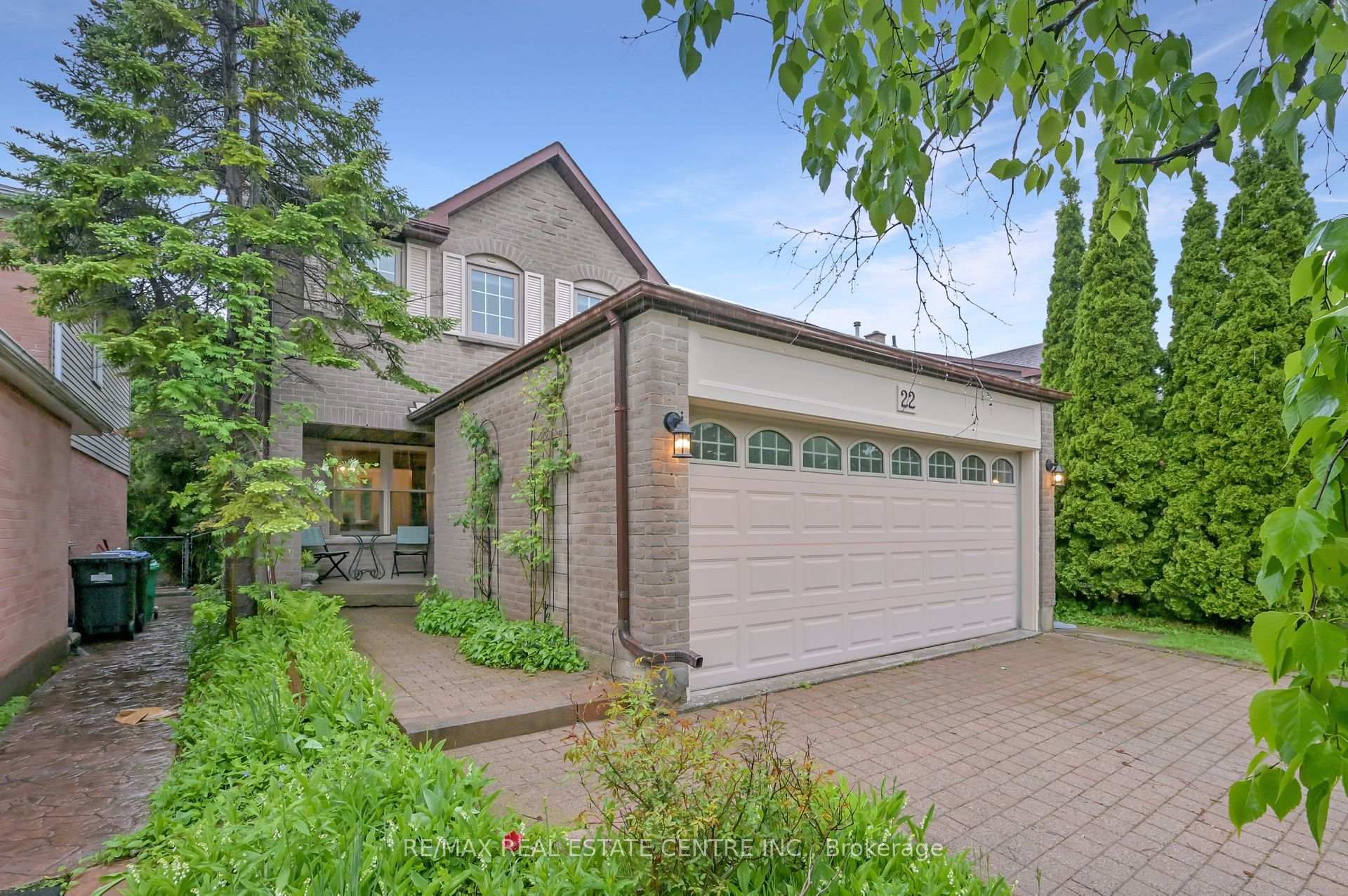 Photo 2 of 22 Horton Crescent, Brampton, Central Park — HOMEH