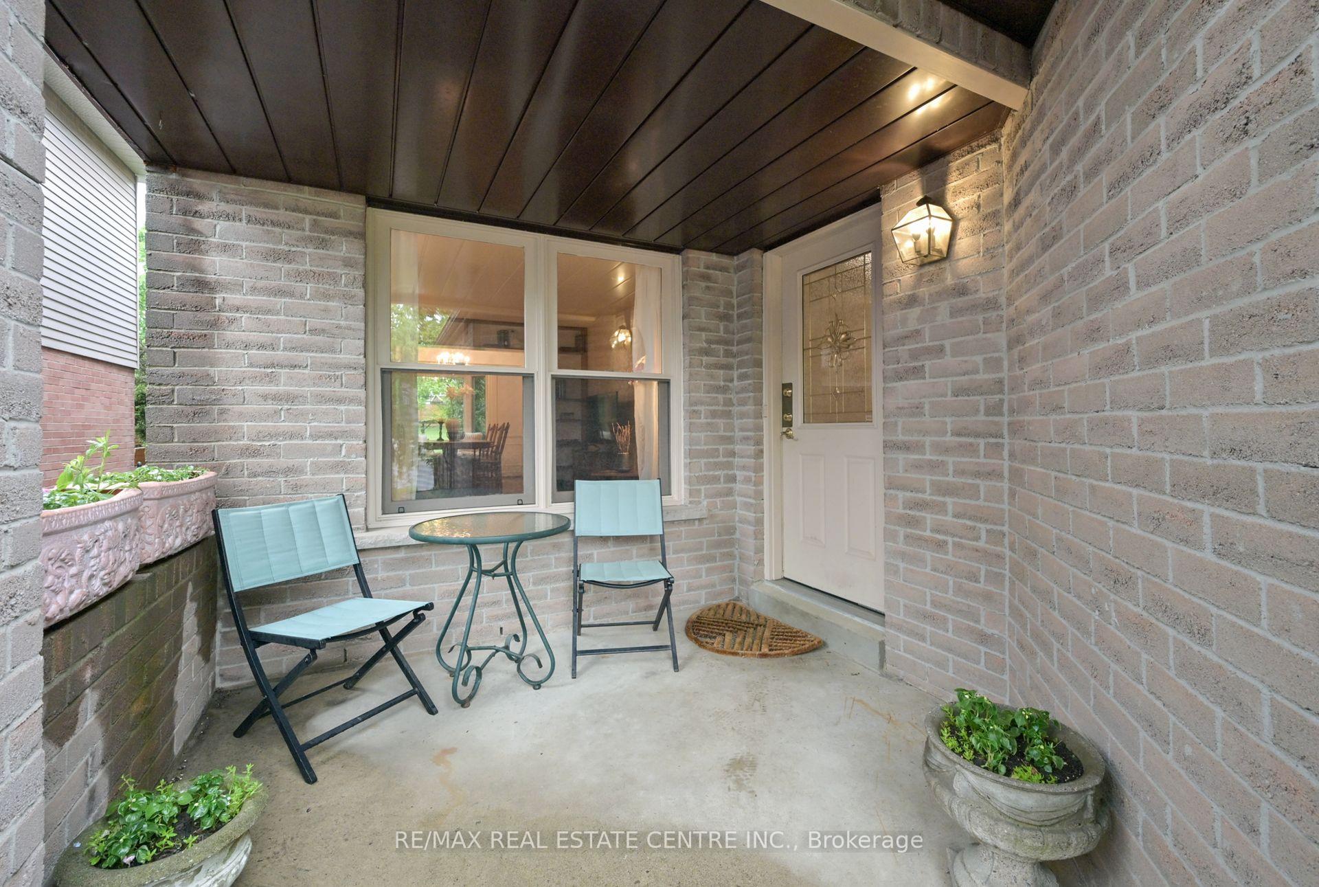 Photo 3 of 22 Horton Crescent, Brampton, Central Park — HOMEH