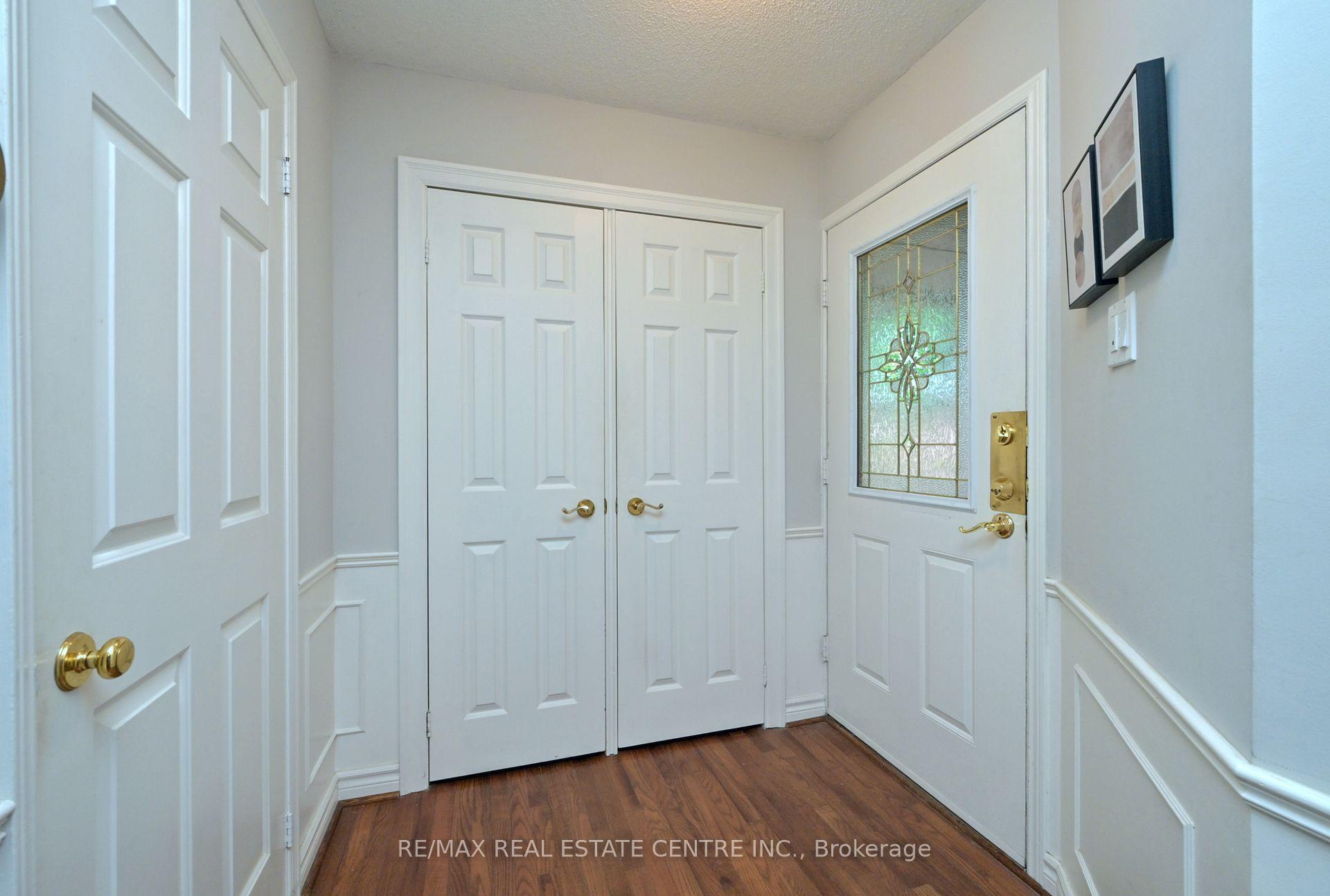 Photo 4 of 22 Horton Crescent, Brampton, Central Park — HOMEH