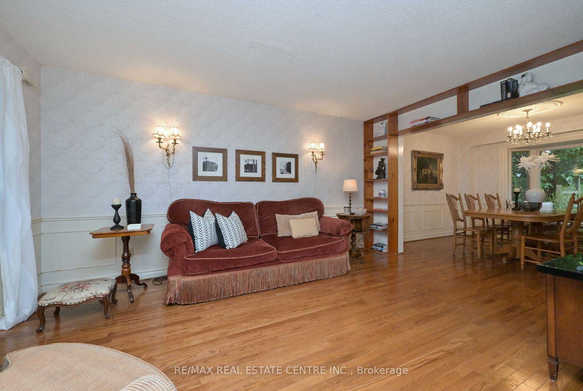 Photo 5 of 22 Horton Crescent, Brampton, Central Park — HOMEH