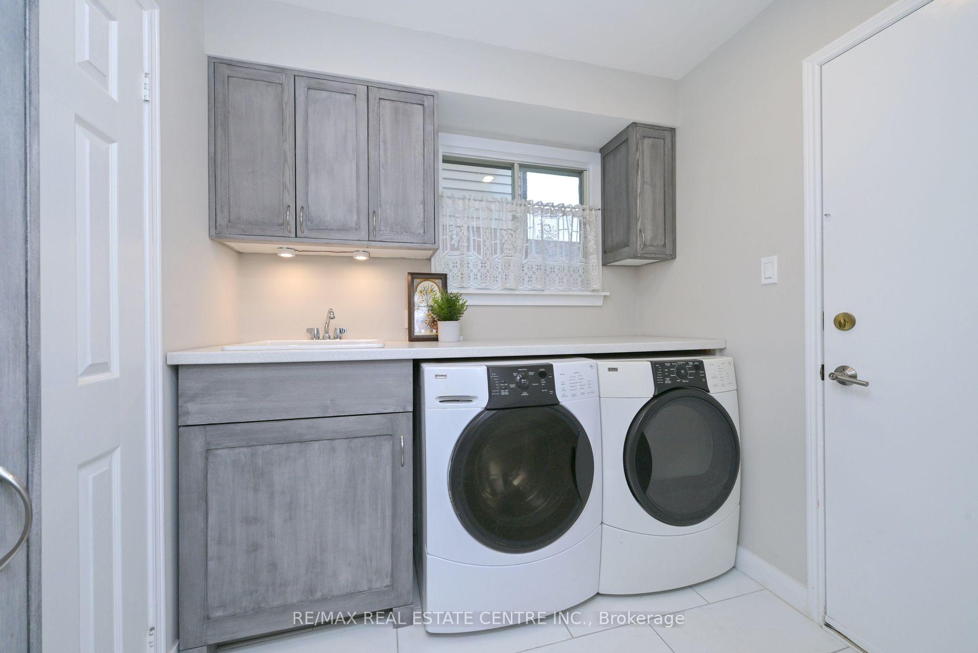 Photo 13 of 22 Horton Crescent, Brampton, Central Park — HOMEH