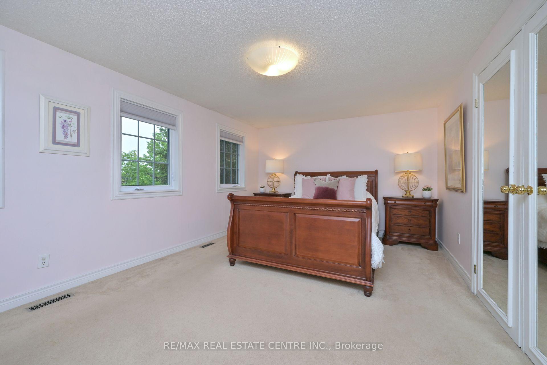 Photo 15 of 22 Horton Crescent, Brampton, Central Park — HOMEH