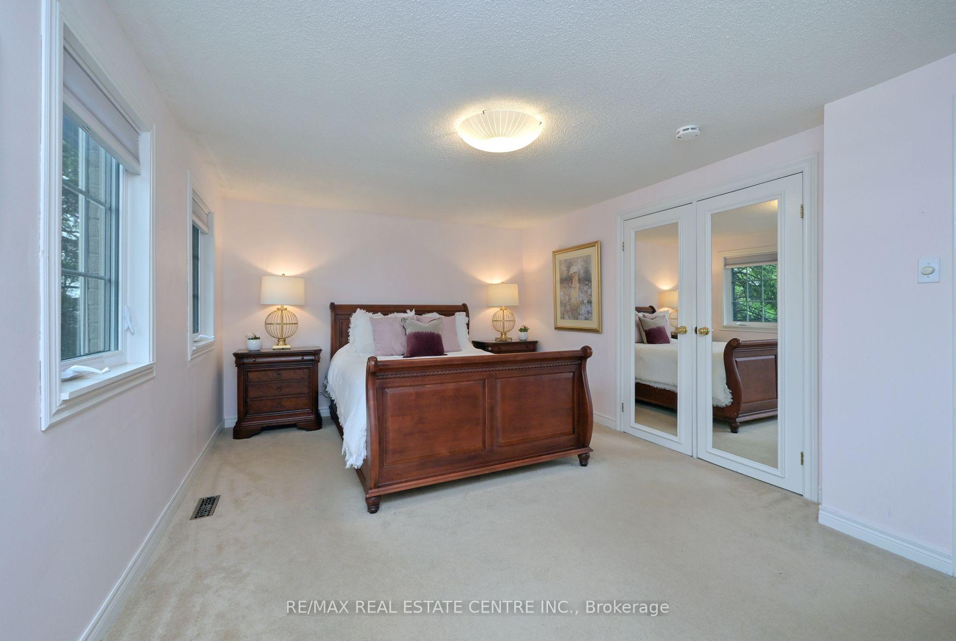 Photo 16 of 22 Horton Crescent, Brampton, Central Park — HOMEH