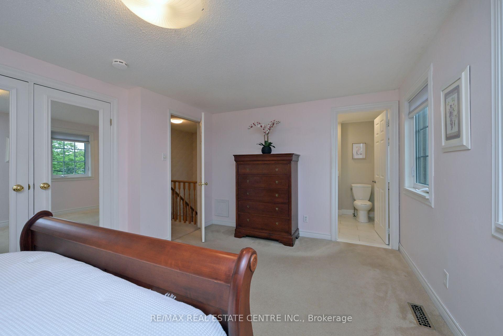 Photo 17 of 22 Horton Crescent, Brampton, Central Park — HOMEH