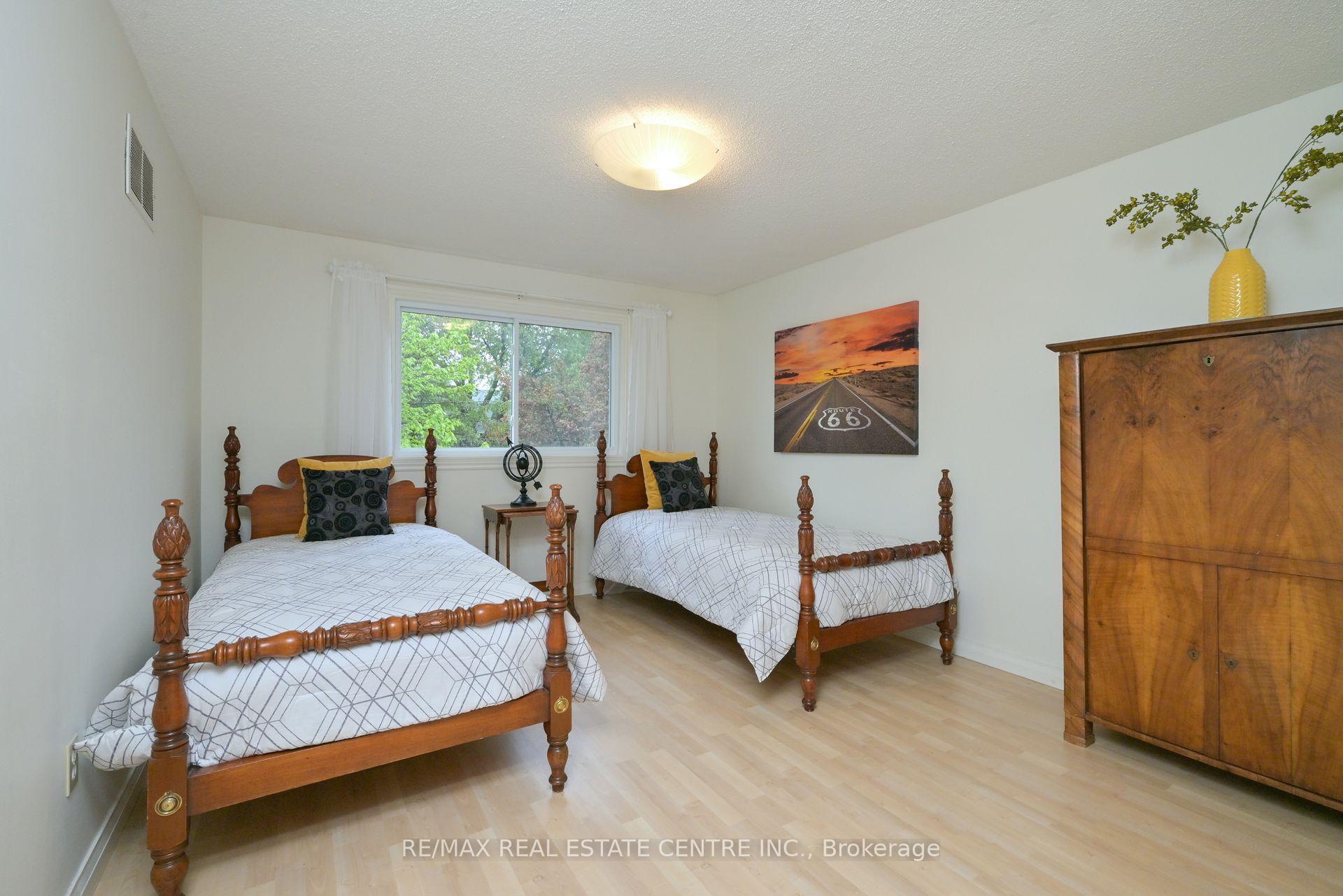 Photo 20 of 22 Horton Crescent, Brampton, Central Park — HOMEH
