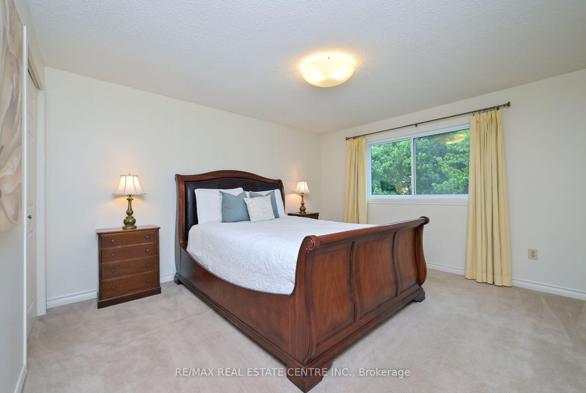 Photo 21 of 22 Horton Crescent, Brampton, Central Park — HOMEH