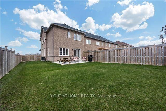 Photo 3 of 23 Snelgrove Crescent, Barrie, Sunnidale — HOMEH