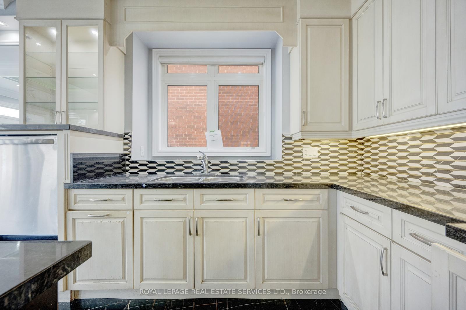 Photo 14 of 2 Riverstone Drive, Brampton, Bram East — HOMEH