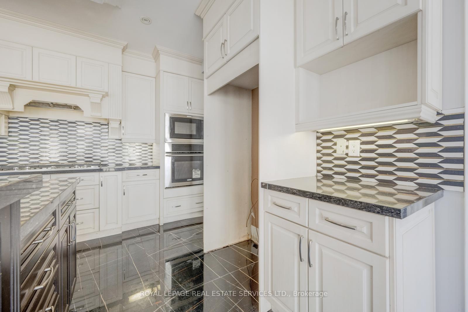 Photo 15 of 2 Riverstone Drive, Brampton, Bram East — HOMEH