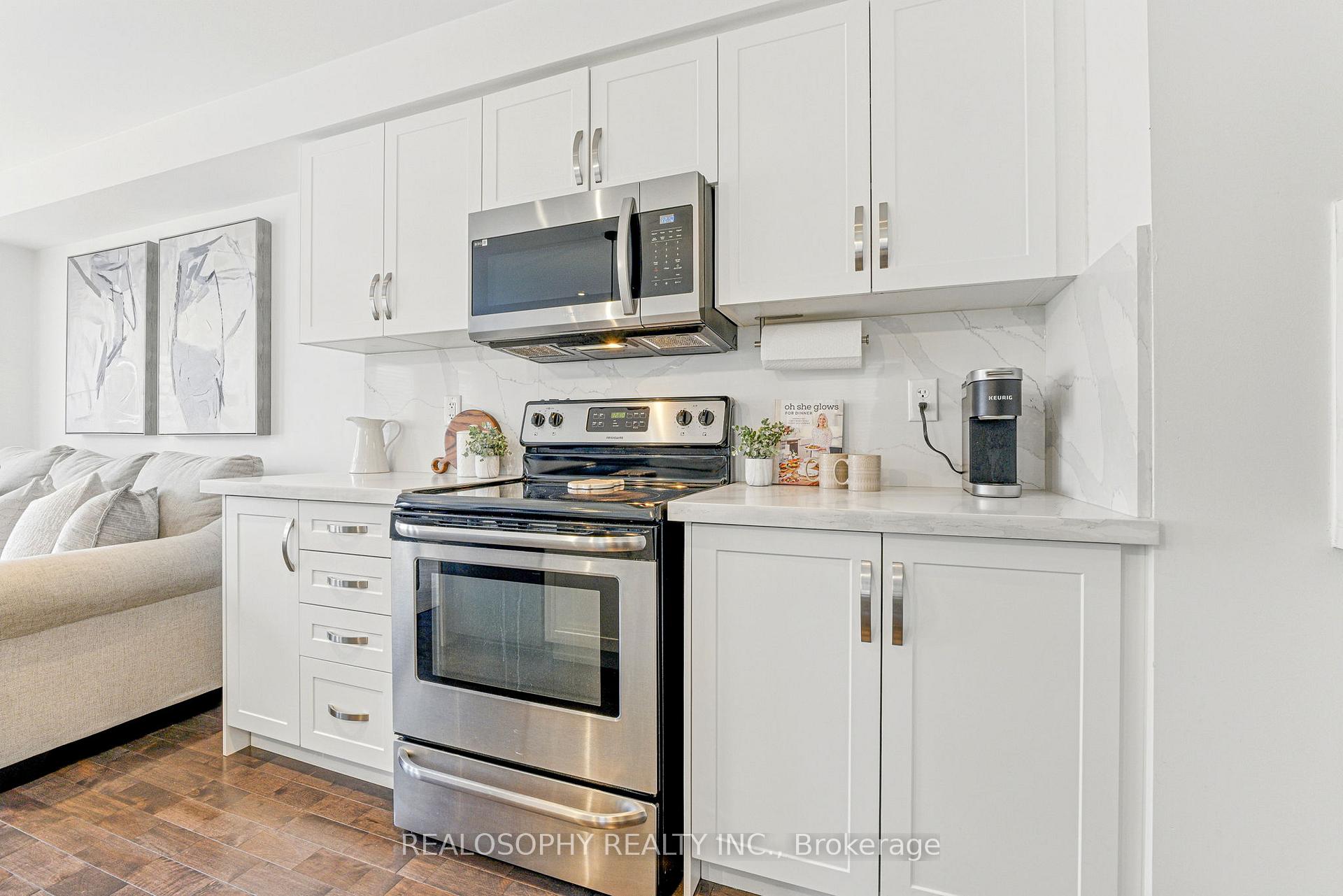 Photo 7 of 43 Humphrey Street, Hamilton, Waterdown — HOMEH