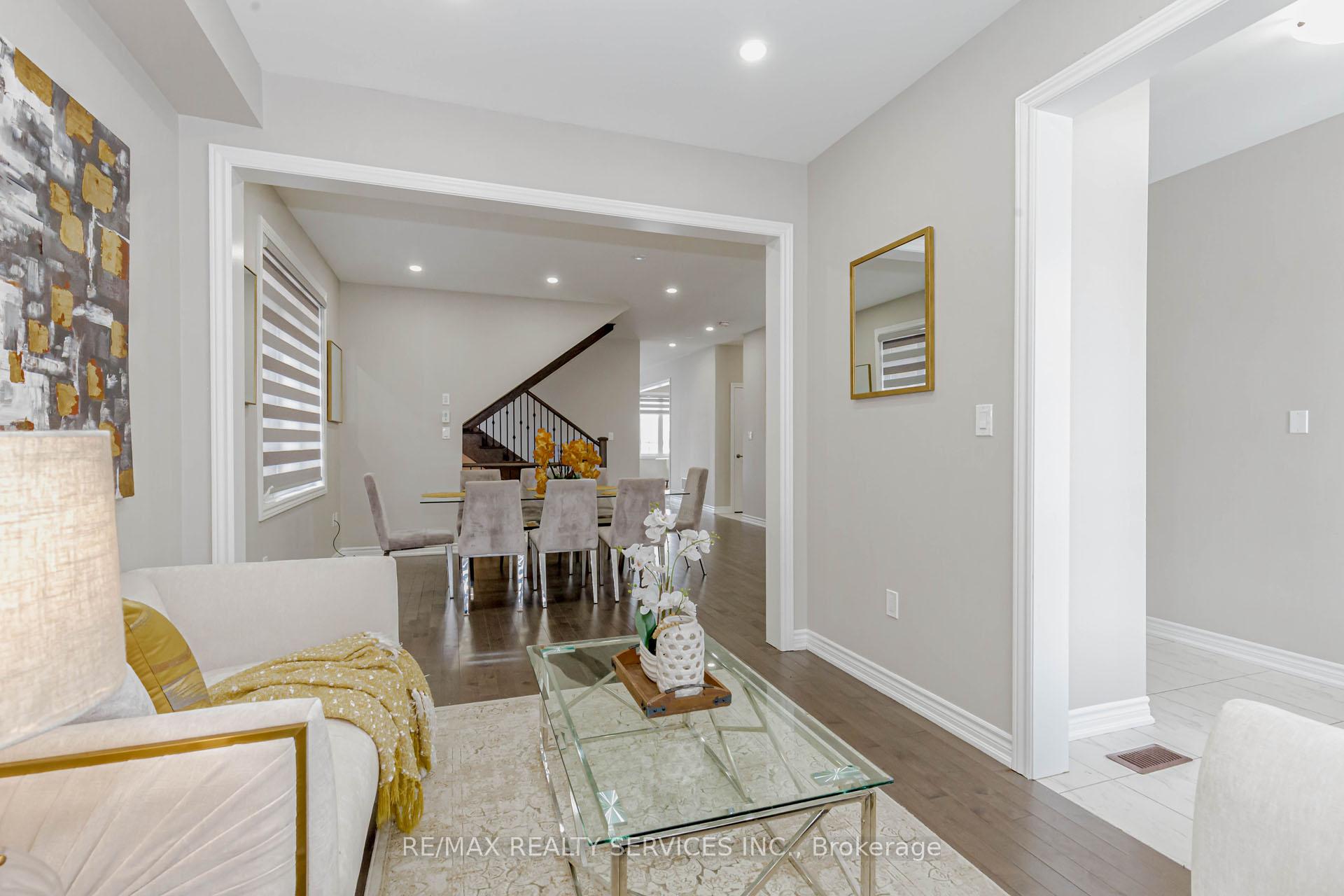 Photo 7 of 48 Puffin Crescent, Brampton, Sandringham-Wellington North — HOMEH