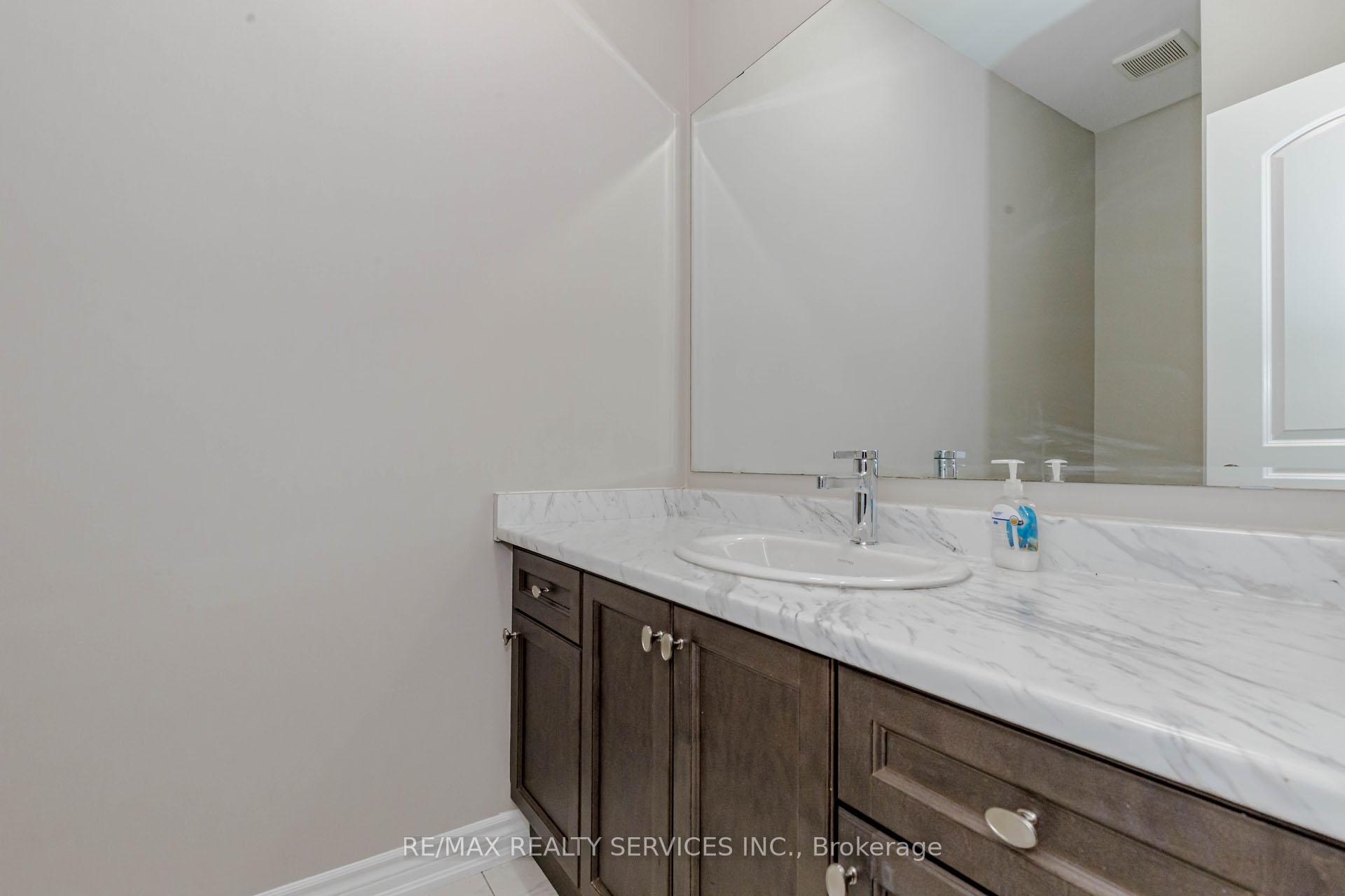 Photo 14 of 48 Puffin Crescent, Brampton, Sandringham-Wellington North — HOMEH