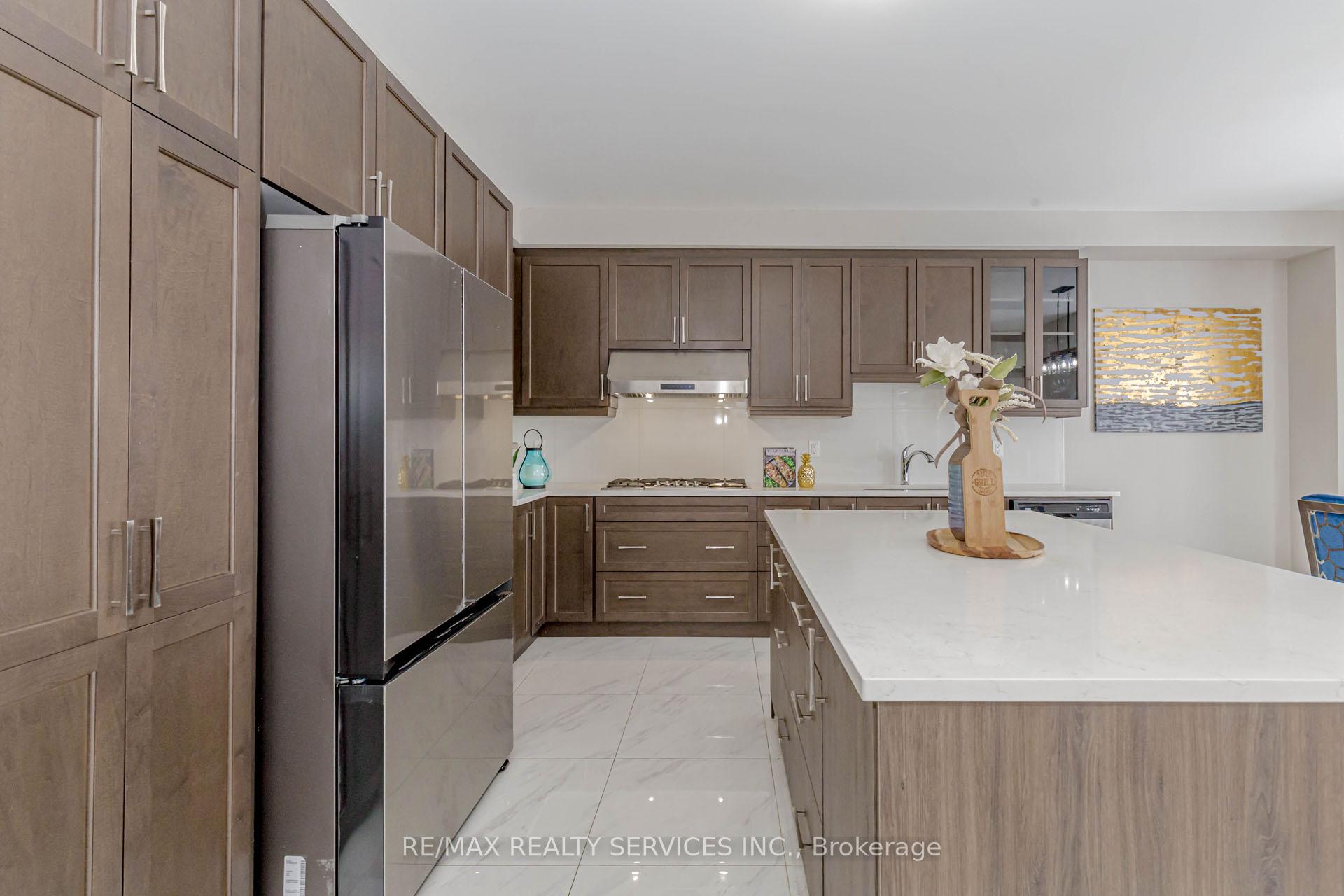Photo 15 of 48 Puffin Crescent, Brampton, Sandringham-Wellington North — HOMEH