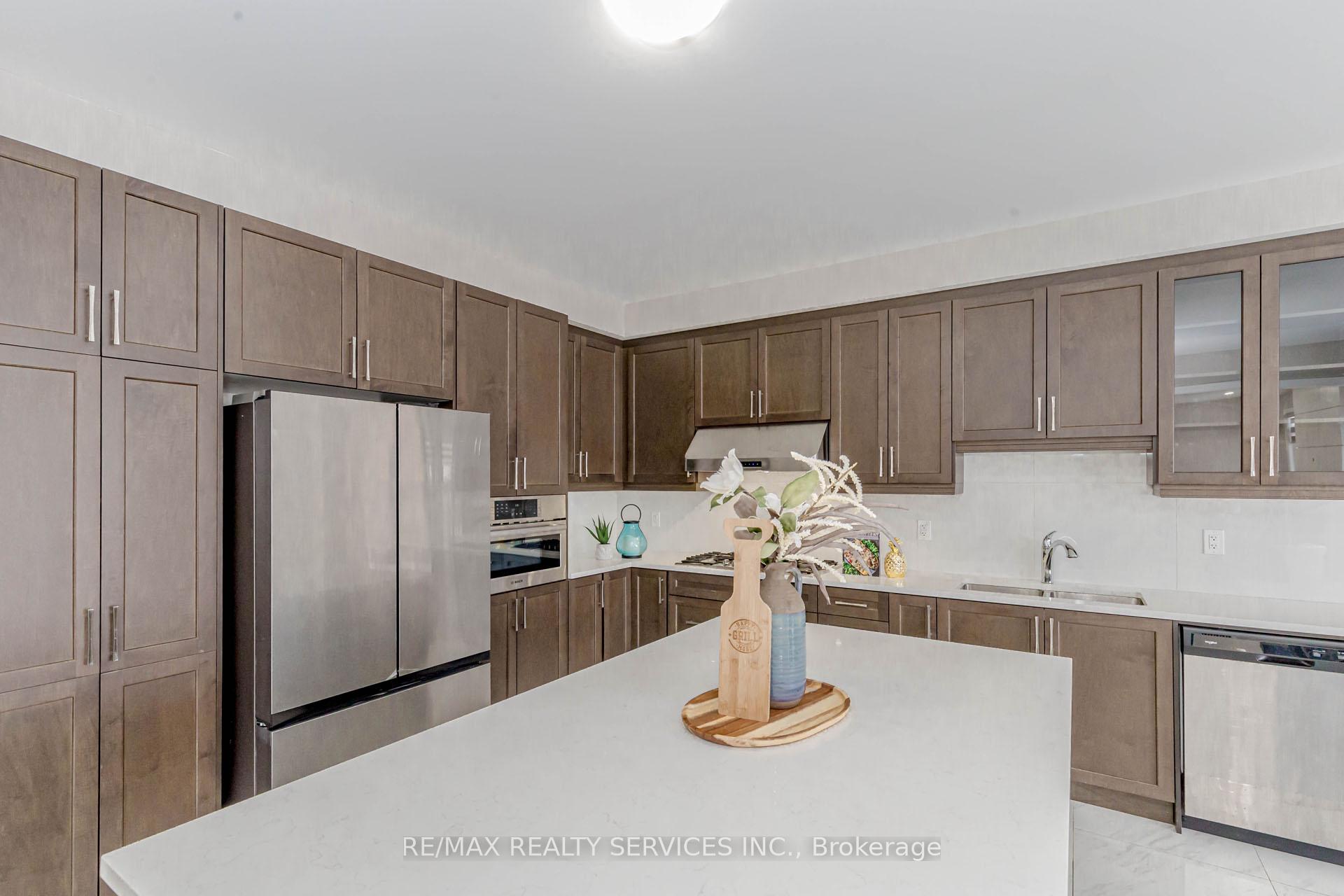 Photo 17 of 48 Puffin Crescent, Brampton, Sandringham-Wellington North — HOMEH