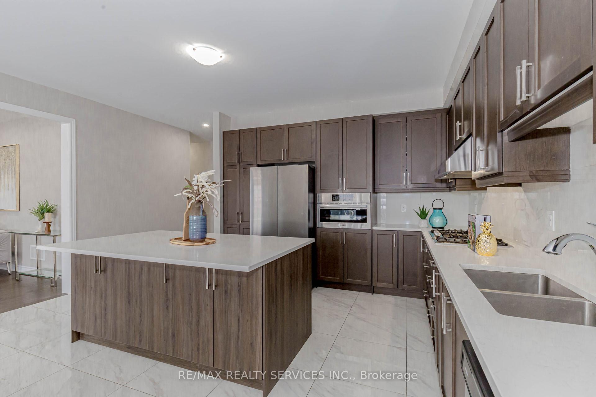 Photo 18 of 48 Puffin Crescent, Brampton, Sandringham-Wellington North — HOMEH
