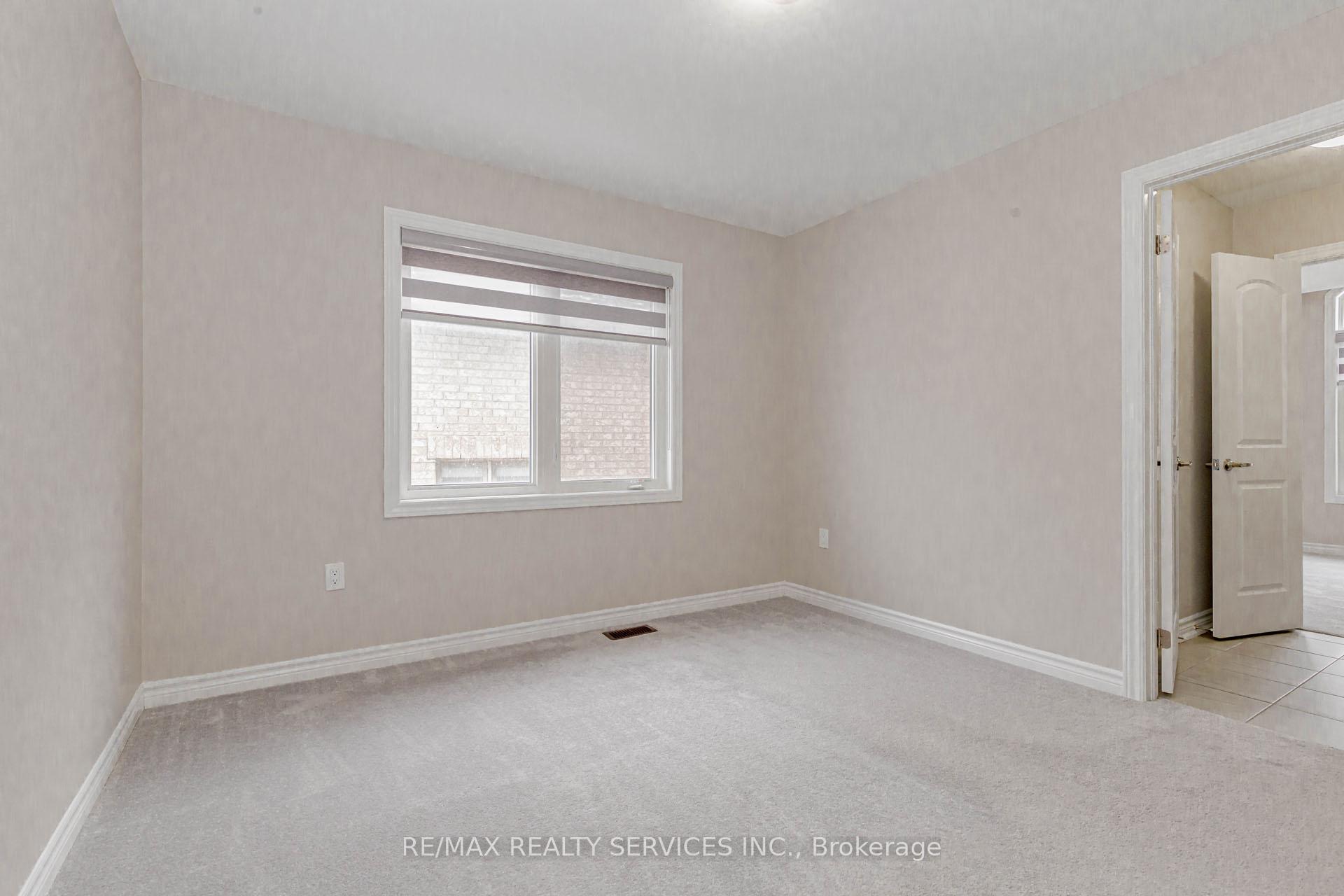 Photo 37 of 48 Puffin Crescent, Brampton, Sandringham-Wellington North — HOMEH
