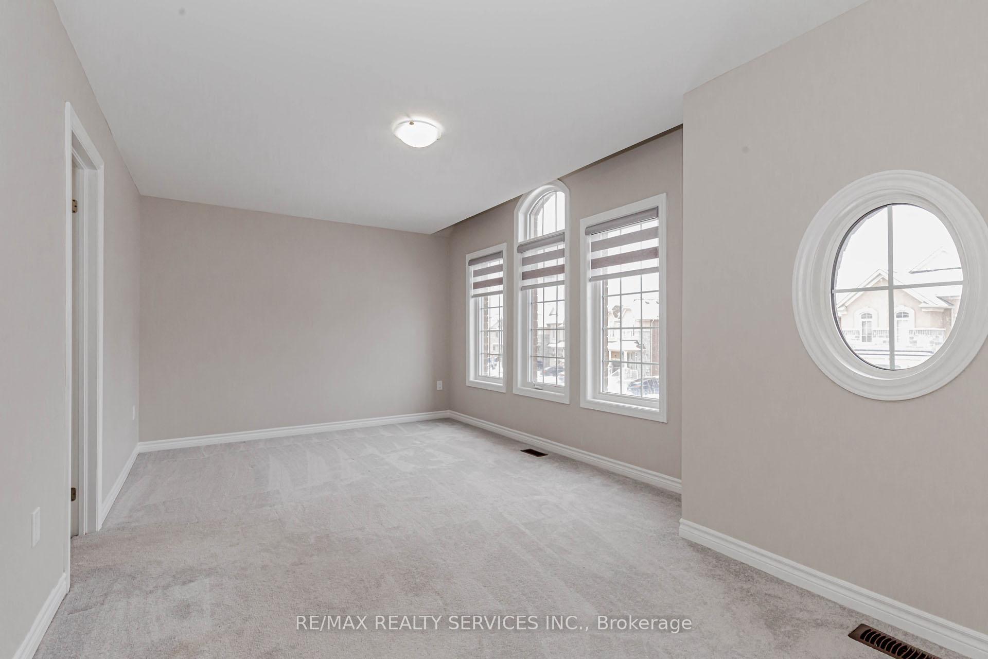 Photo 40 of 48 Puffin Crescent, Brampton, Sandringham-Wellington North — HOMEH