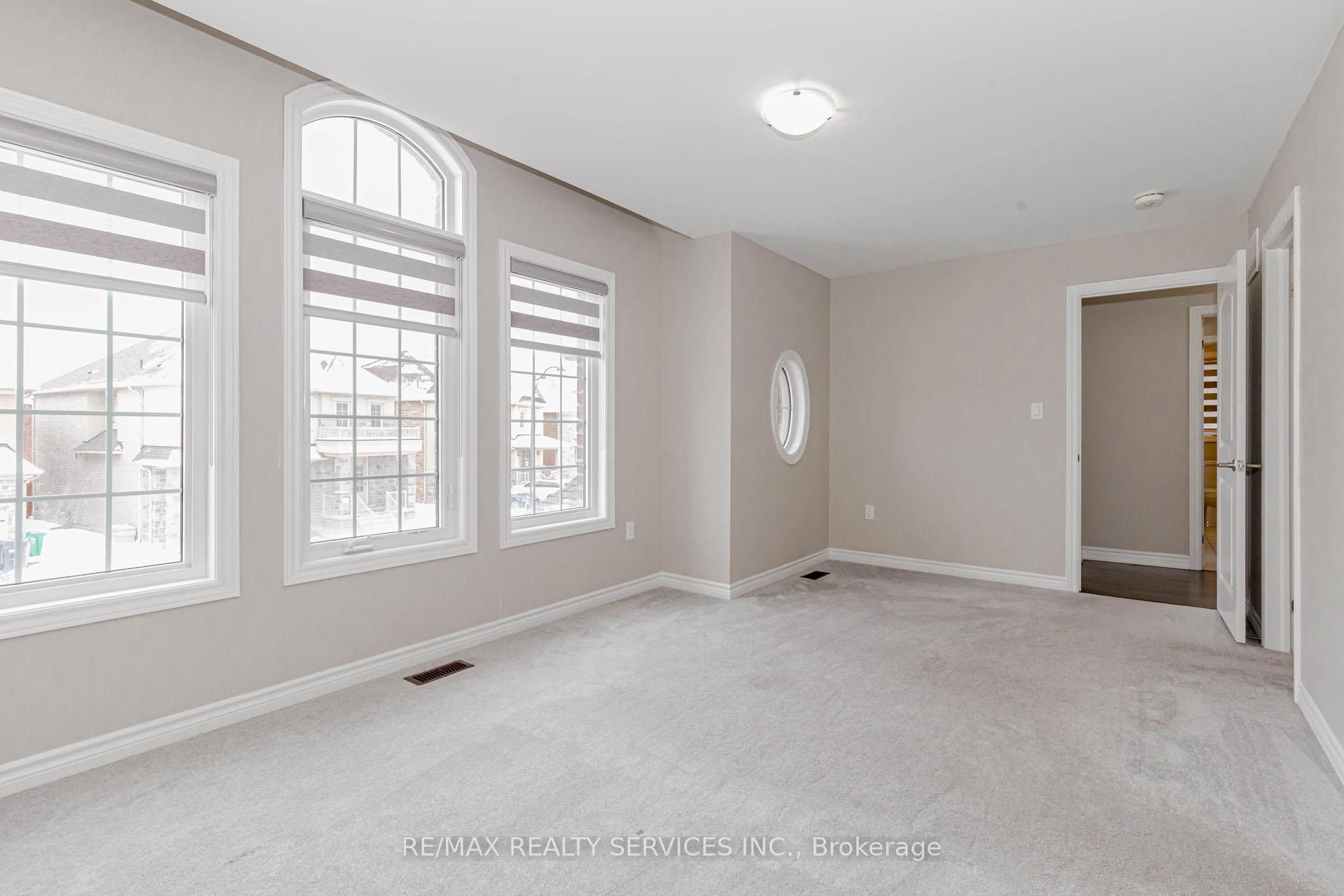 Photo 41 of 48 Puffin Crescent, Brampton, Sandringham-Wellington North — HOMEH