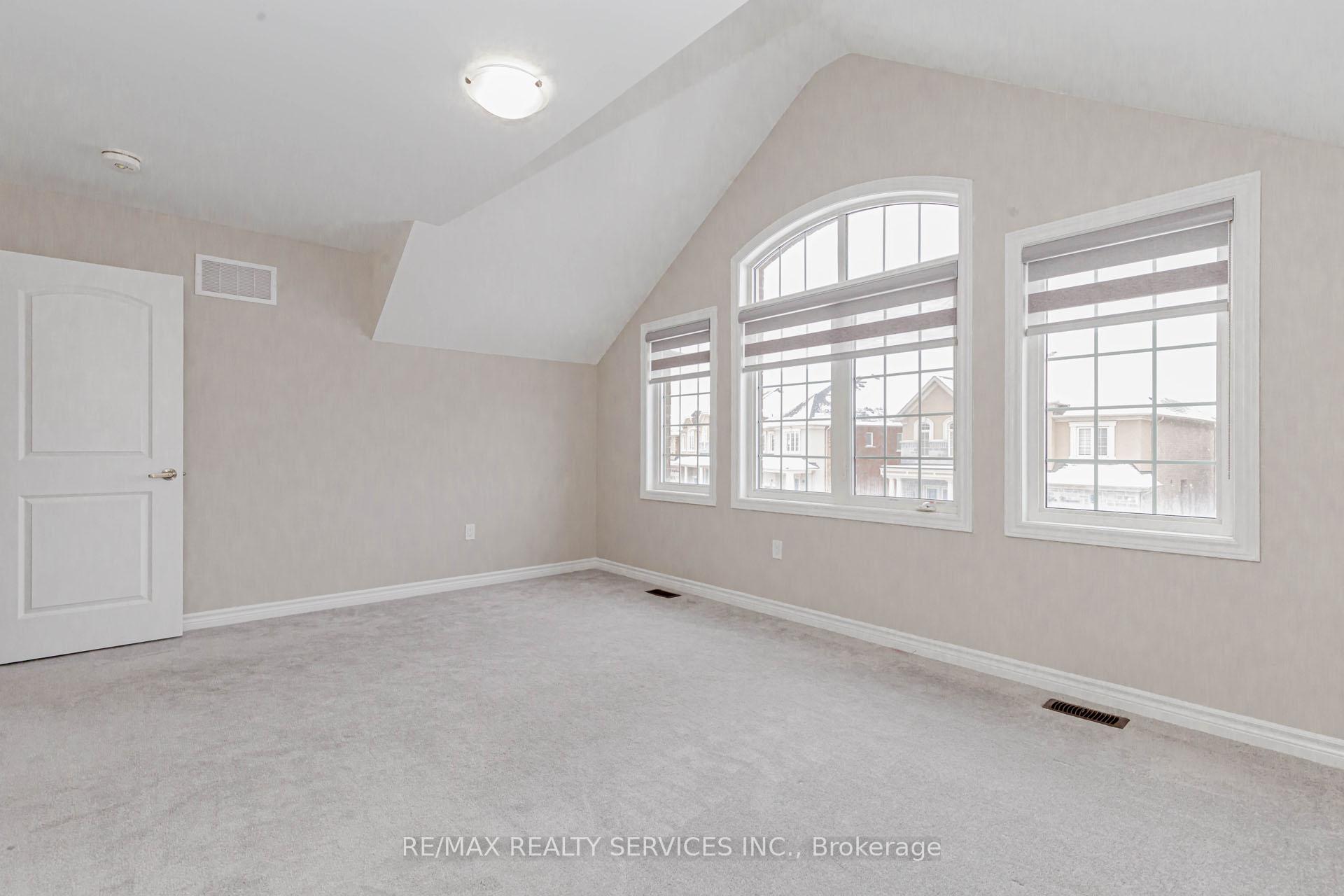 Photo 43 of 48 Puffin Crescent, Brampton, Sandringham-Wellington North — HOMEH