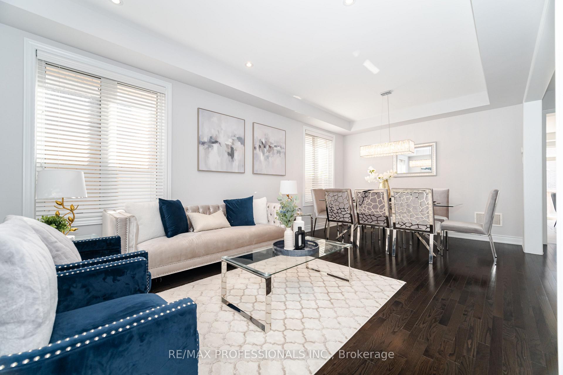 Photo 2 of 35 Lampman Crescent, Brampton, Credit Valley — HOMEH