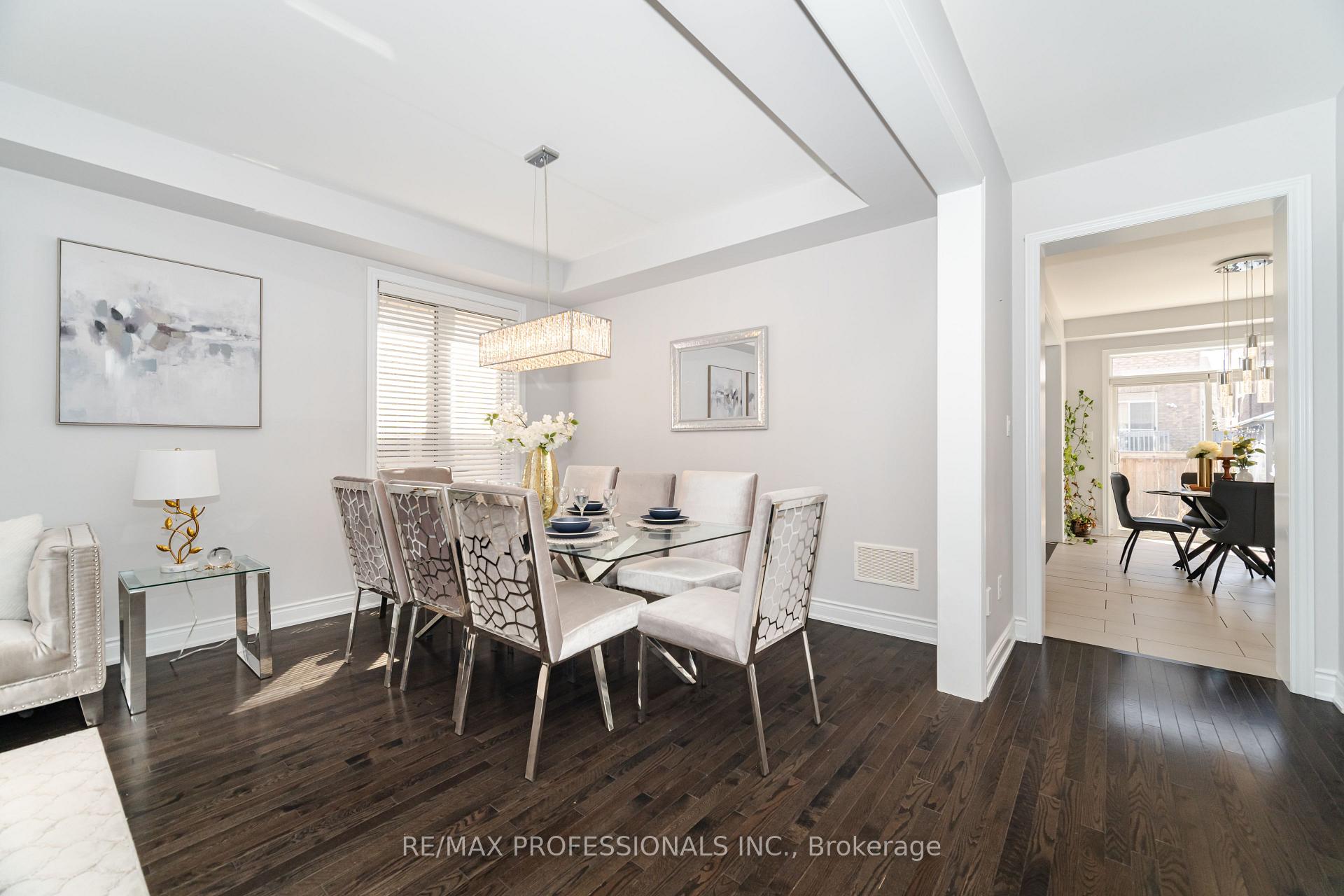 Photo 9 of 35 Lampman Crescent, Brampton, Credit Valley — HOMEH