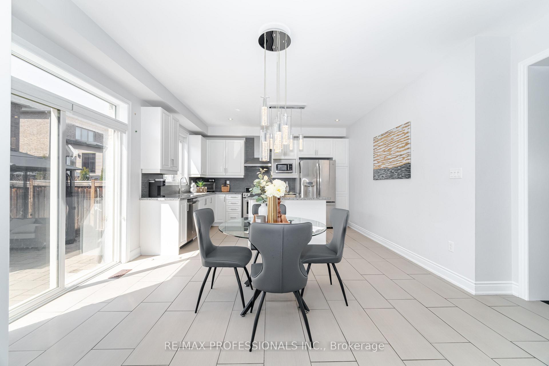 Photo 8 of 35 Lampman Crescent, Brampton, Credit Valley — HOMEH