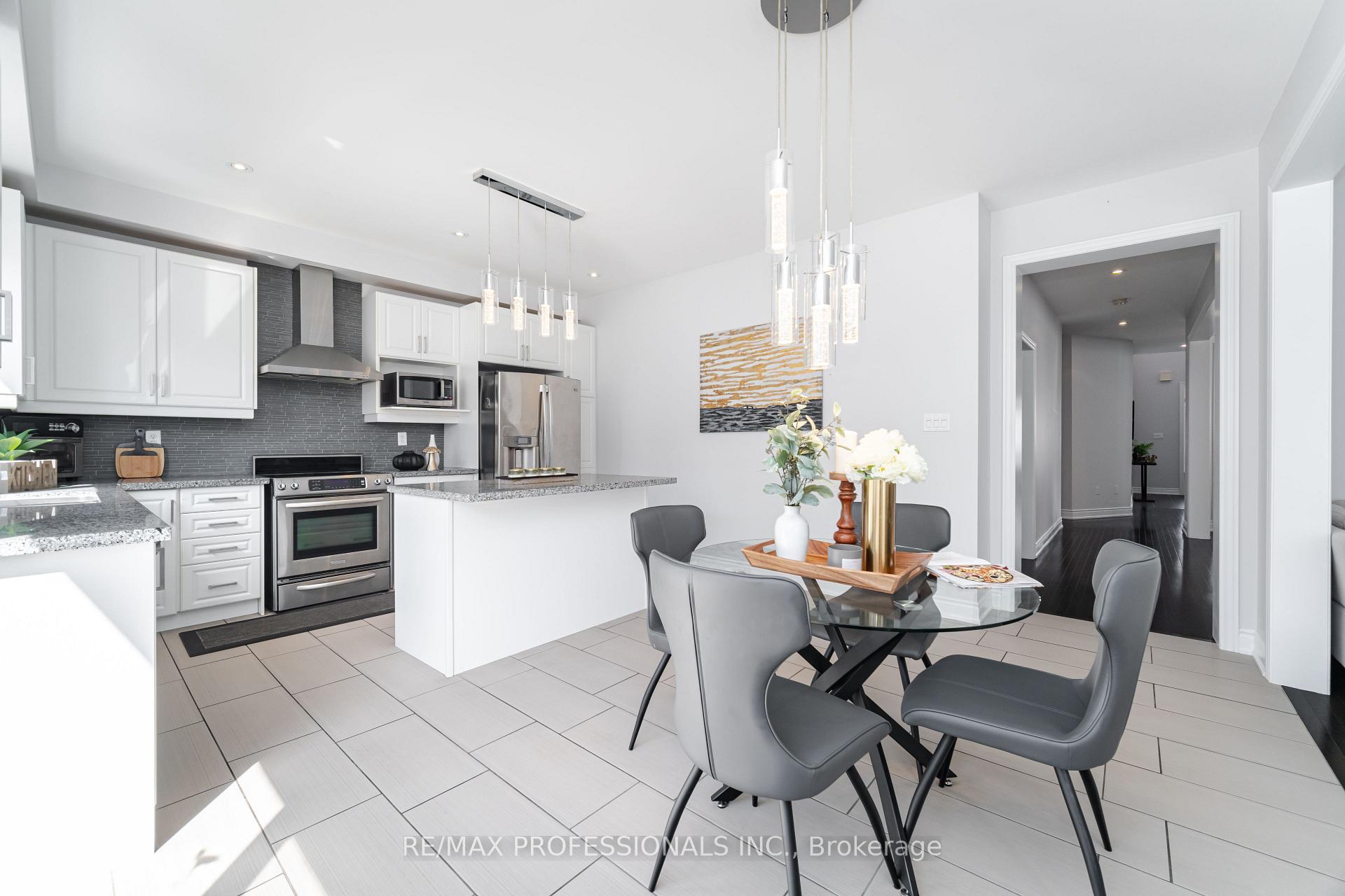 Photo 10 of 35 Lampman Crescent, Brampton, Credit Valley — HOMEH