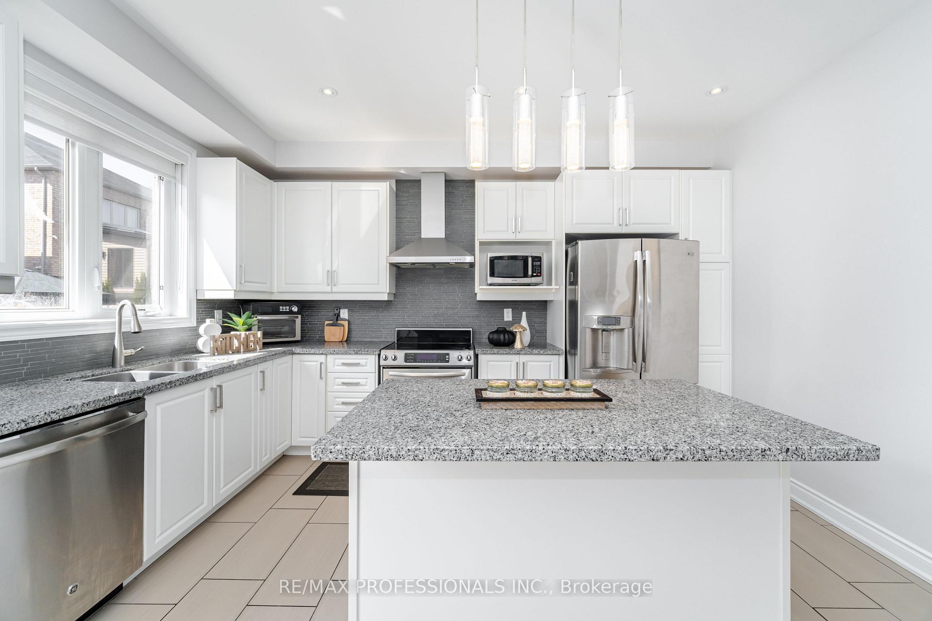 Photo 17 of 35 Lampman Crescent, Brampton, Credit Valley — HOMEH