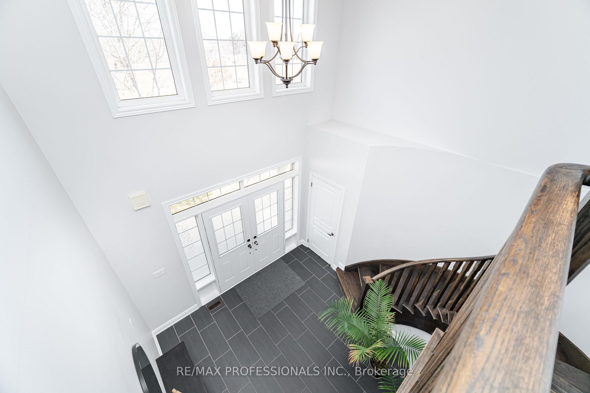 Photo 29 of 35 Lampman Crescent, Brampton, Credit Valley — HOMEH