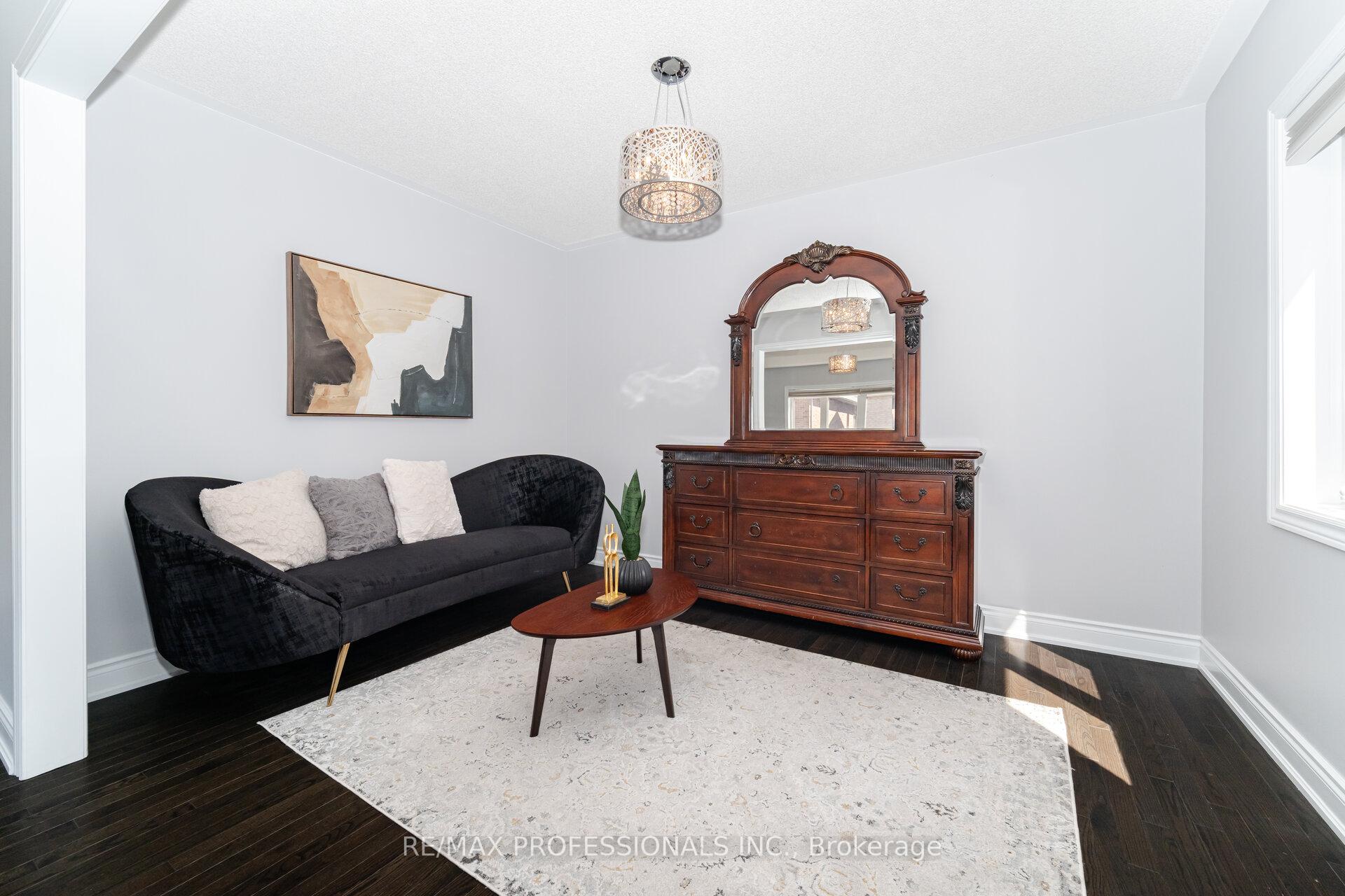 Photo 14 of 35 Lampman Crescent, Brampton, Credit Valley — HOMEH