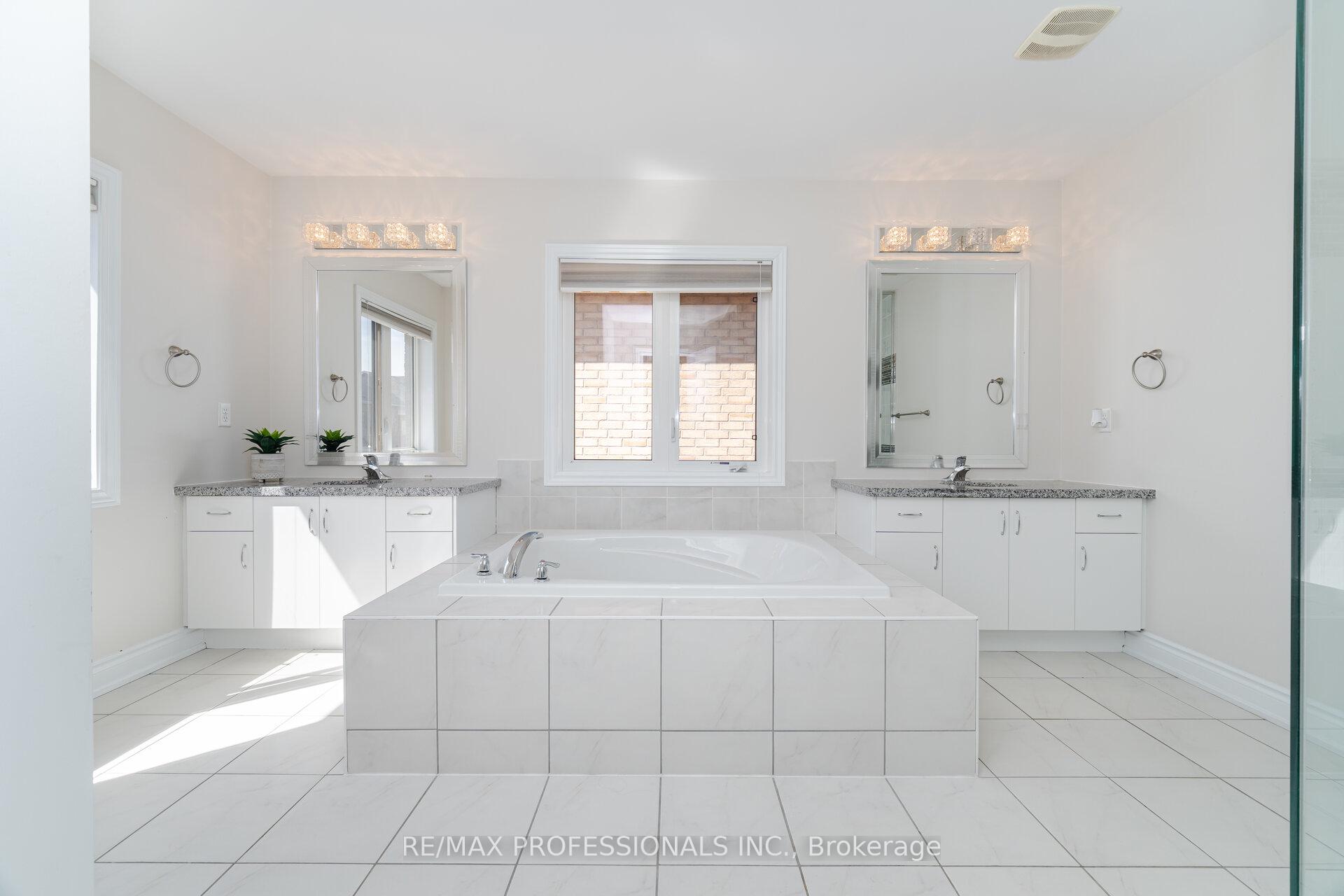 Photo 23 of 35 Lampman Crescent, Brampton, Credit Valley — HOMEH