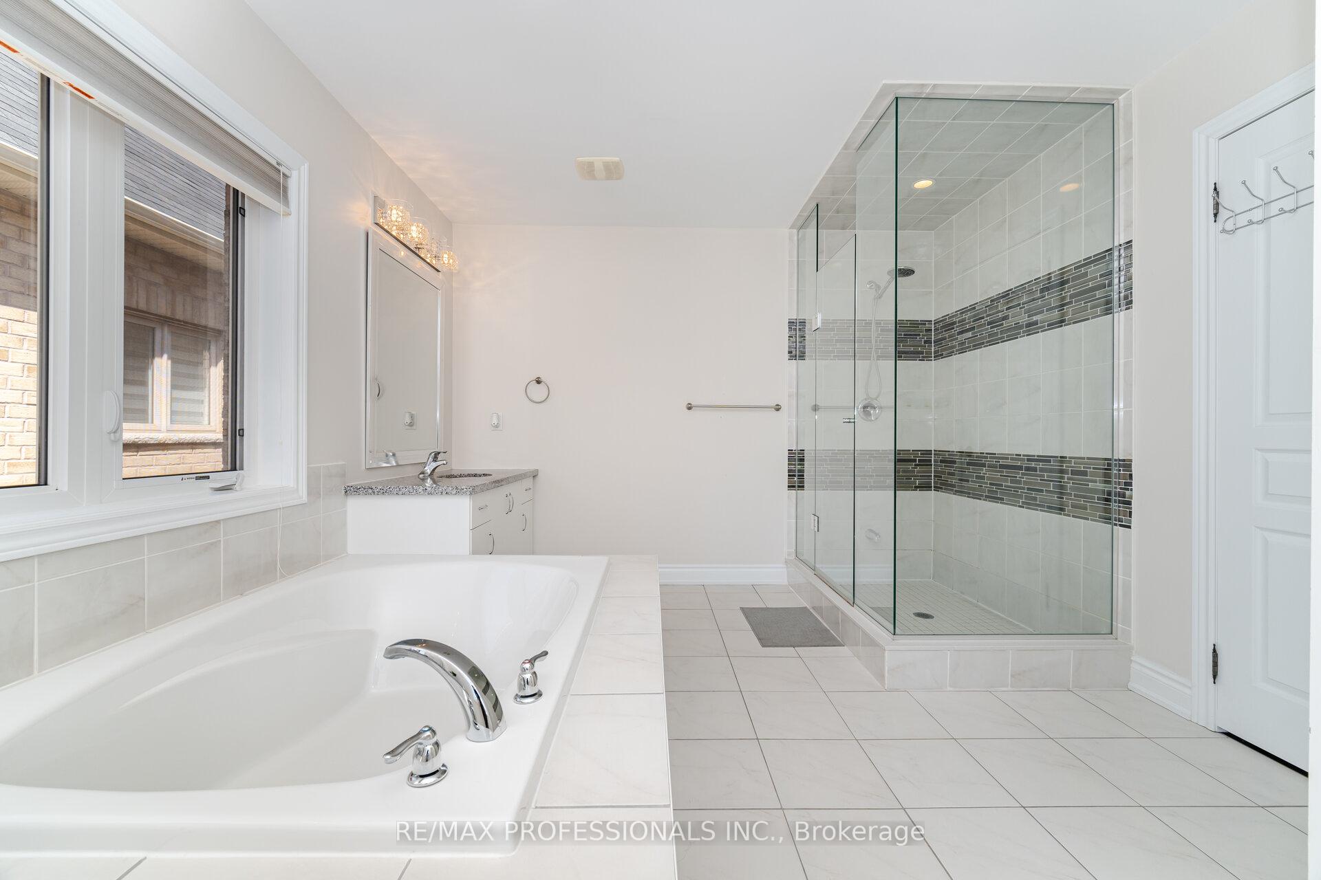 Photo 16 of 35 Lampman Crescent, Brampton, Credit Valley — HOMEH