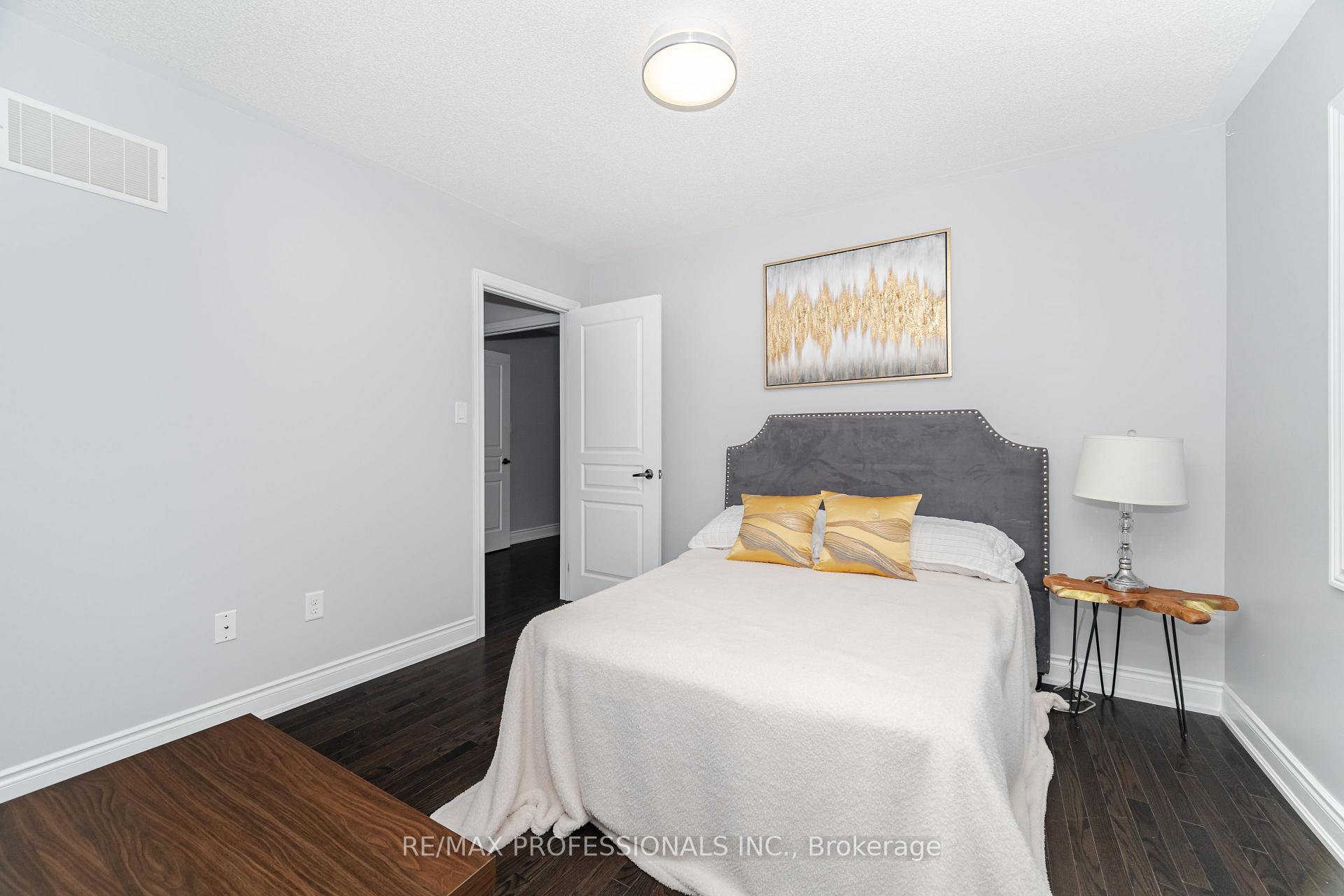 Photo 22 of 35 Lampman Crescent, Brampton, Credit Valley — HOMEH