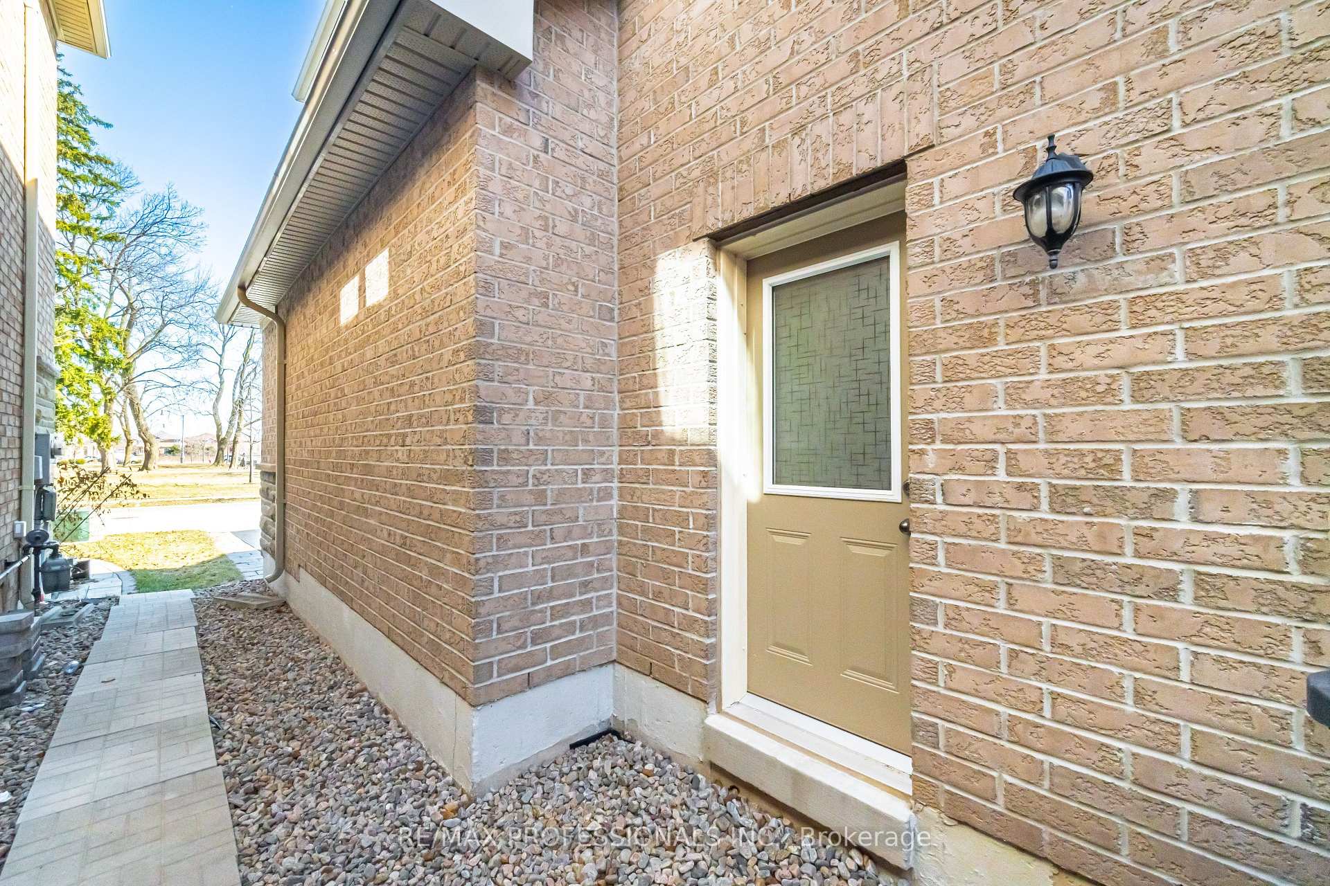 Photo 33 of 35 Lampman Crescent, Brampton, Credit Valley — HOMEH