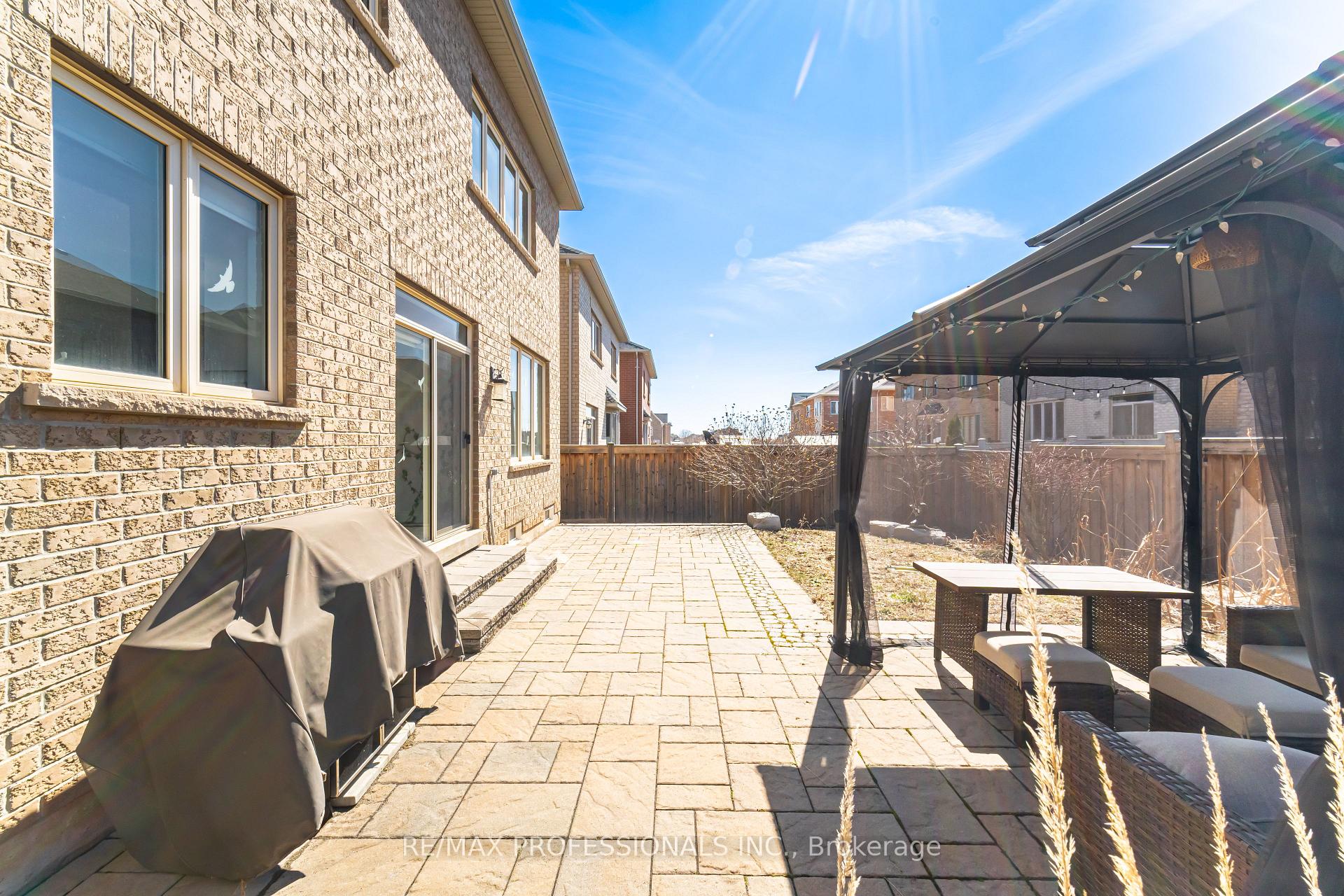 Photo 25 of 35 Lampman Crescent, Brampton, Credit Valley — HOMEH