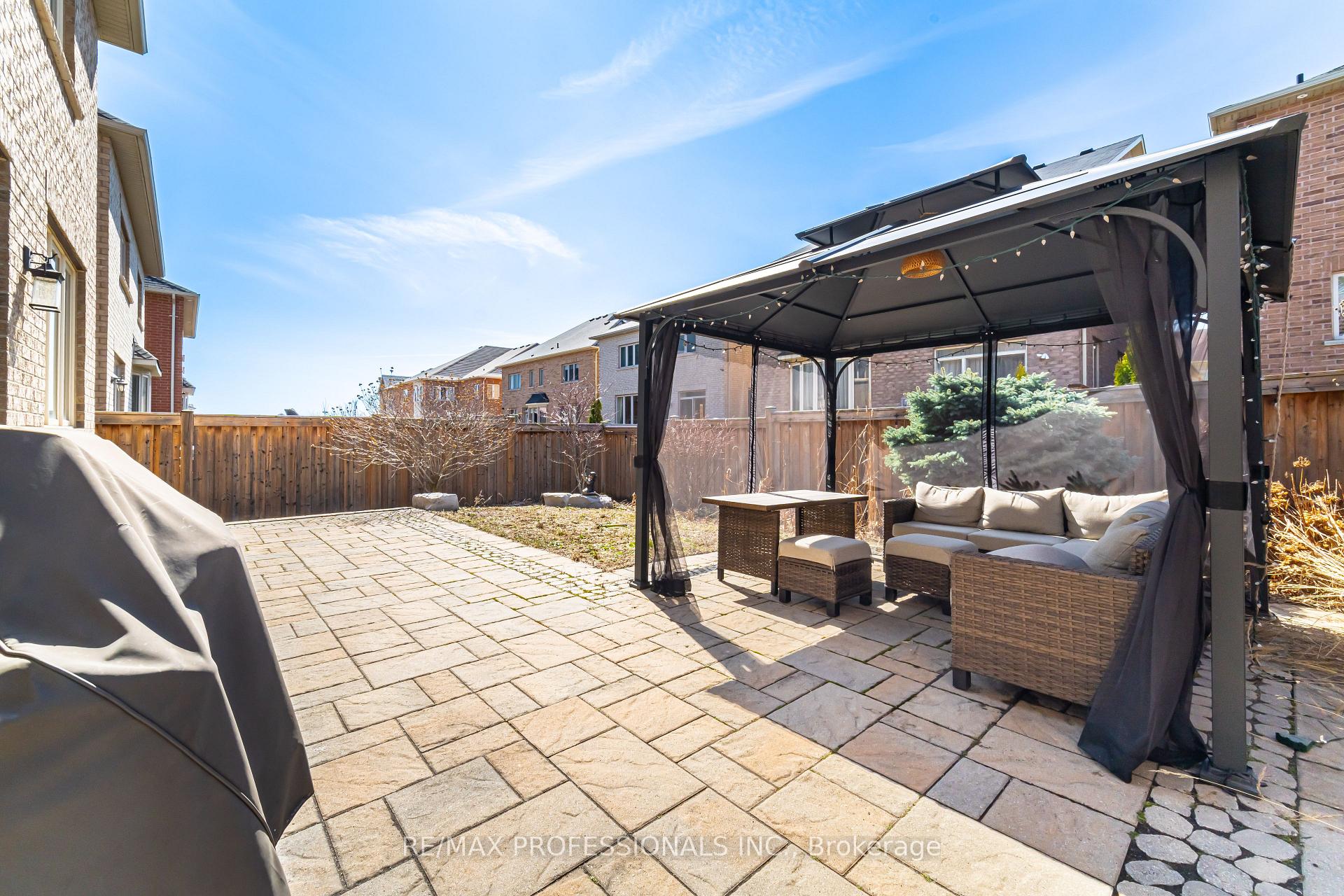 Photo 37 of 35 Lampman Crescent, Brampton, Credit Valley — HOMEH