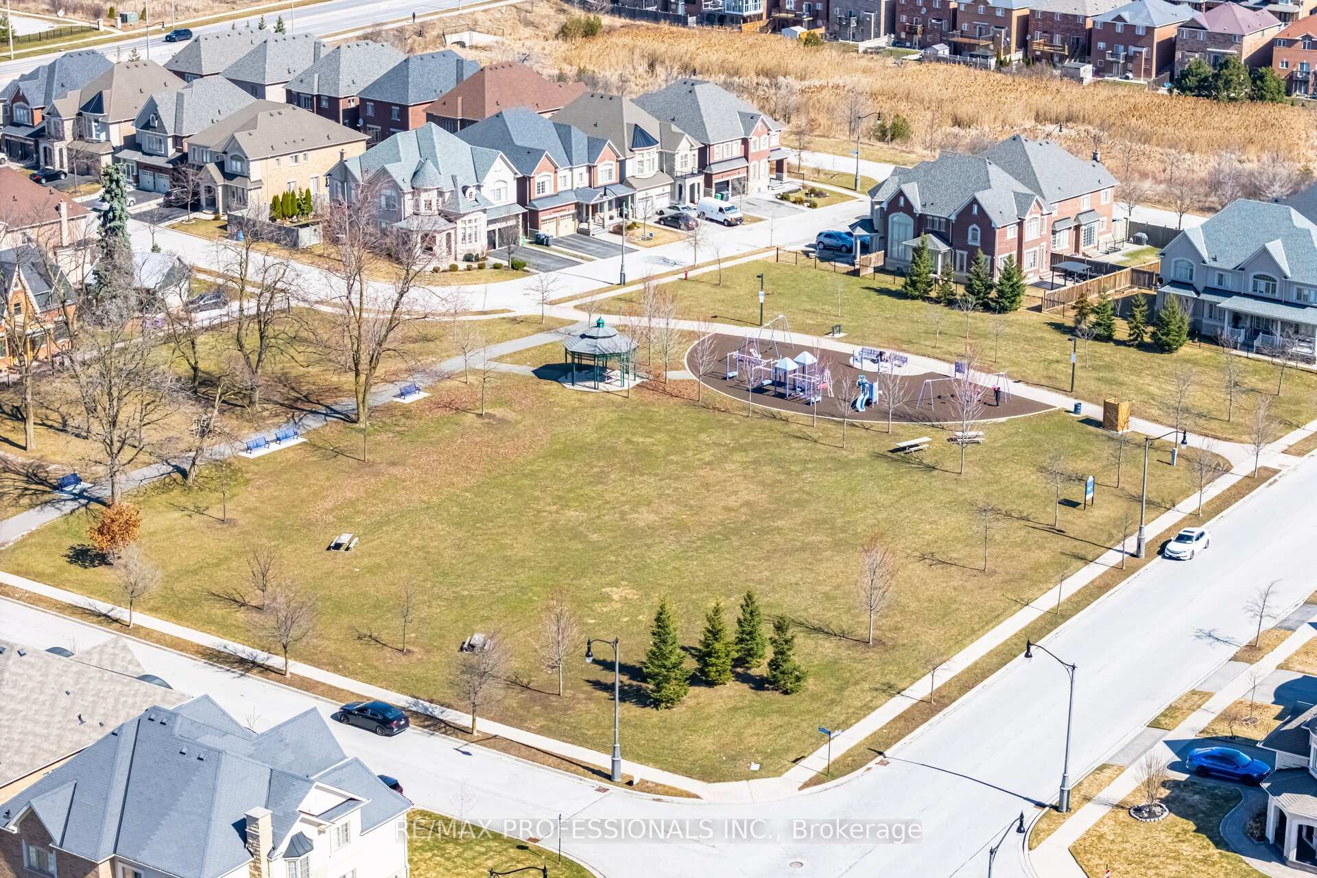 Photo 31 of 35 Lampman Crescent, Brampton, Credit Valley — HOMEH