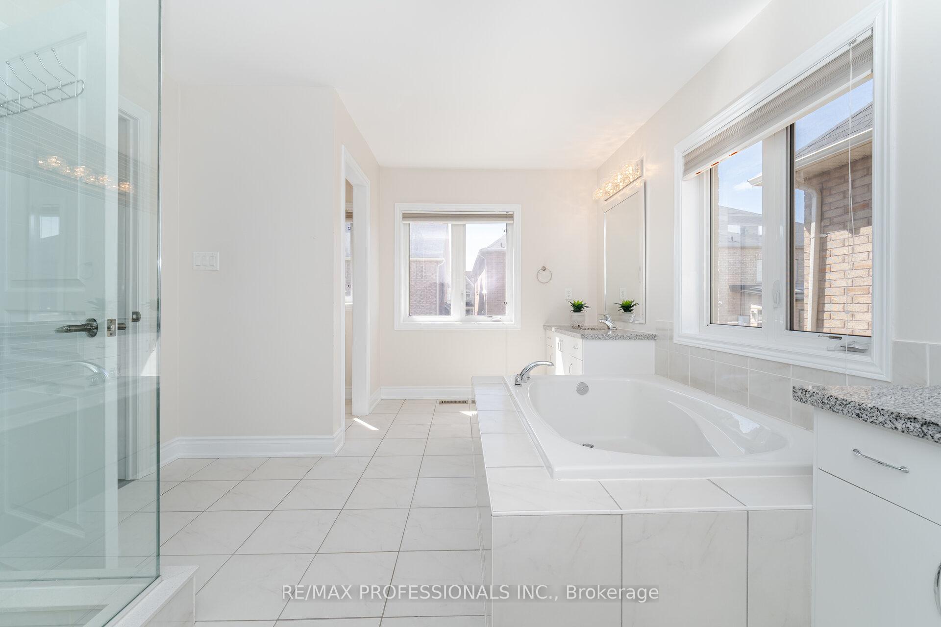 Photo 47 of 35 Lampman Crescent, Brampton, Credit Valley — HOMEH