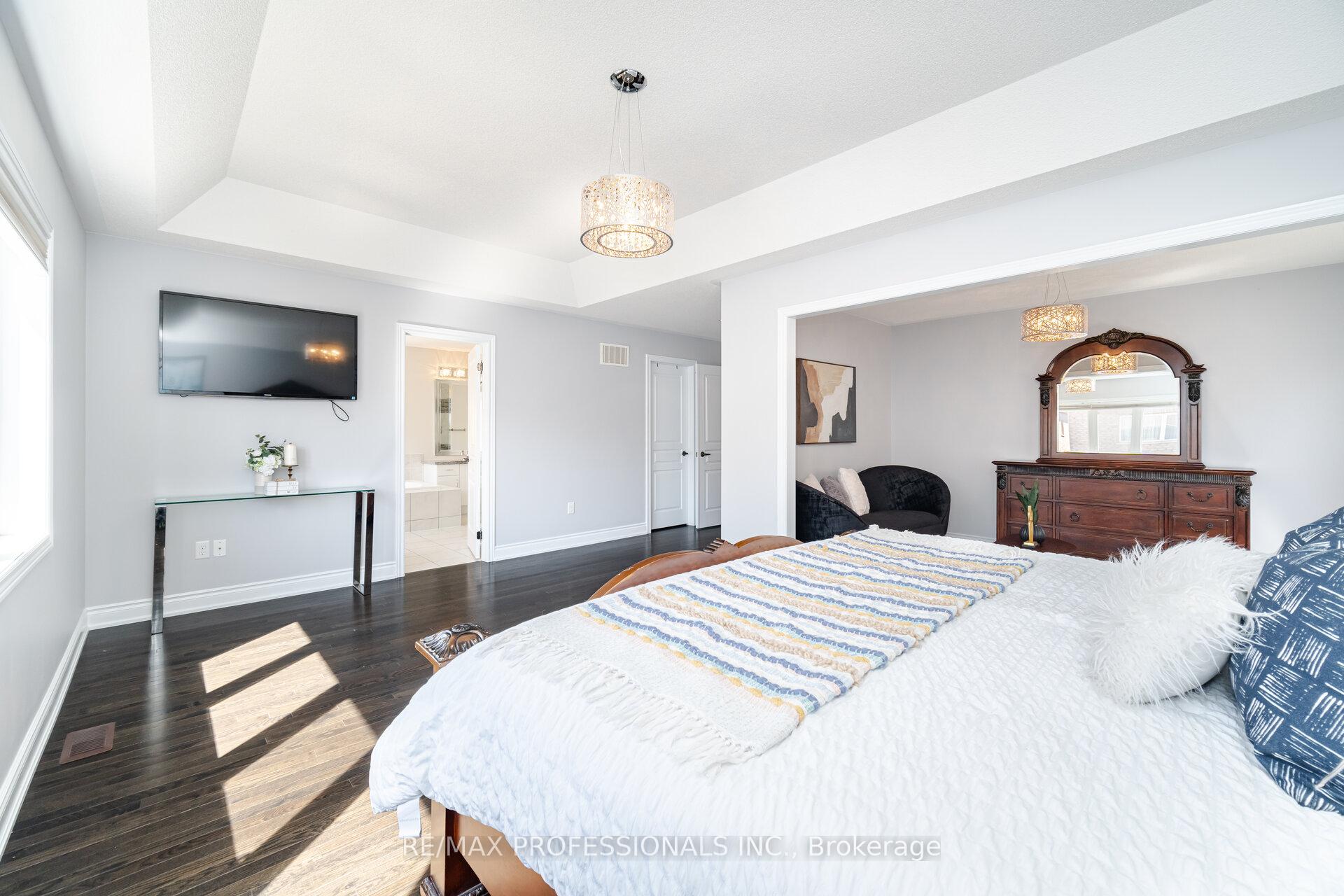 Photo 46 of 35 Lampman Crescent, Brampton, Credit Valley — HOMEH