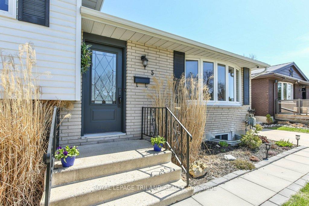 Photo 4 of 5 Aldborough Avenue, St. Thomas — HOMEH