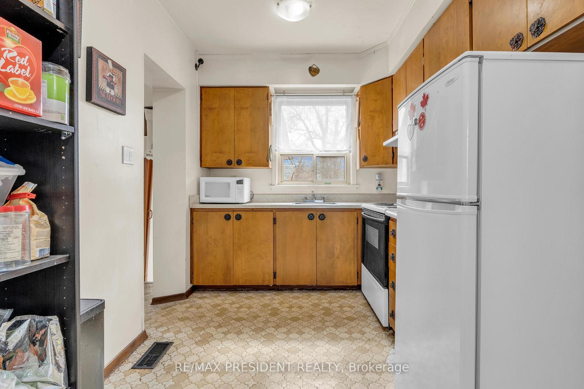 Photo 11 of 61 Royce Avenue, Brampton, Downtown Brampton — HOMEH