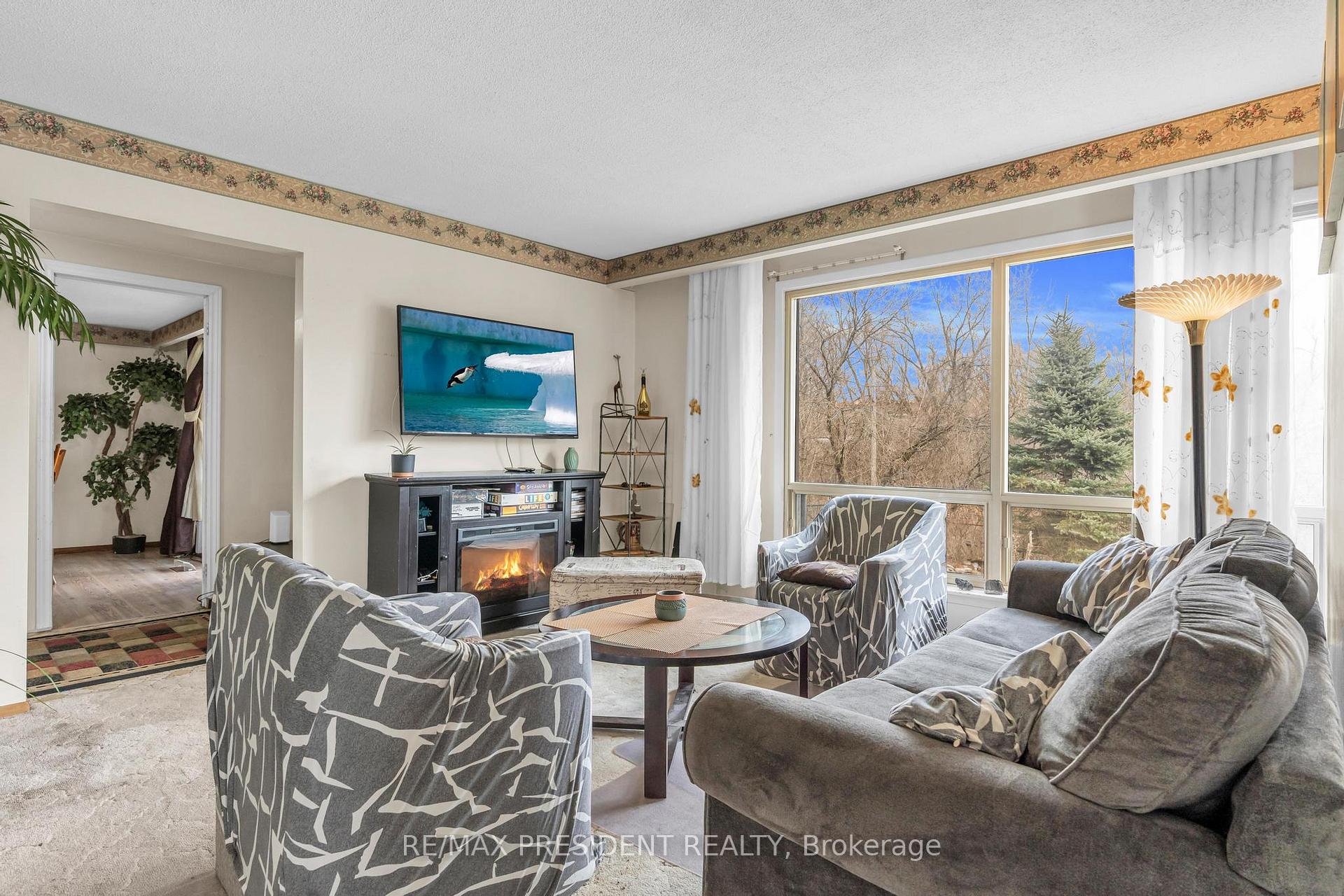 Photo 14 of 61 Royce Avenue, Brampton, Downtown Brampton — HOMEH