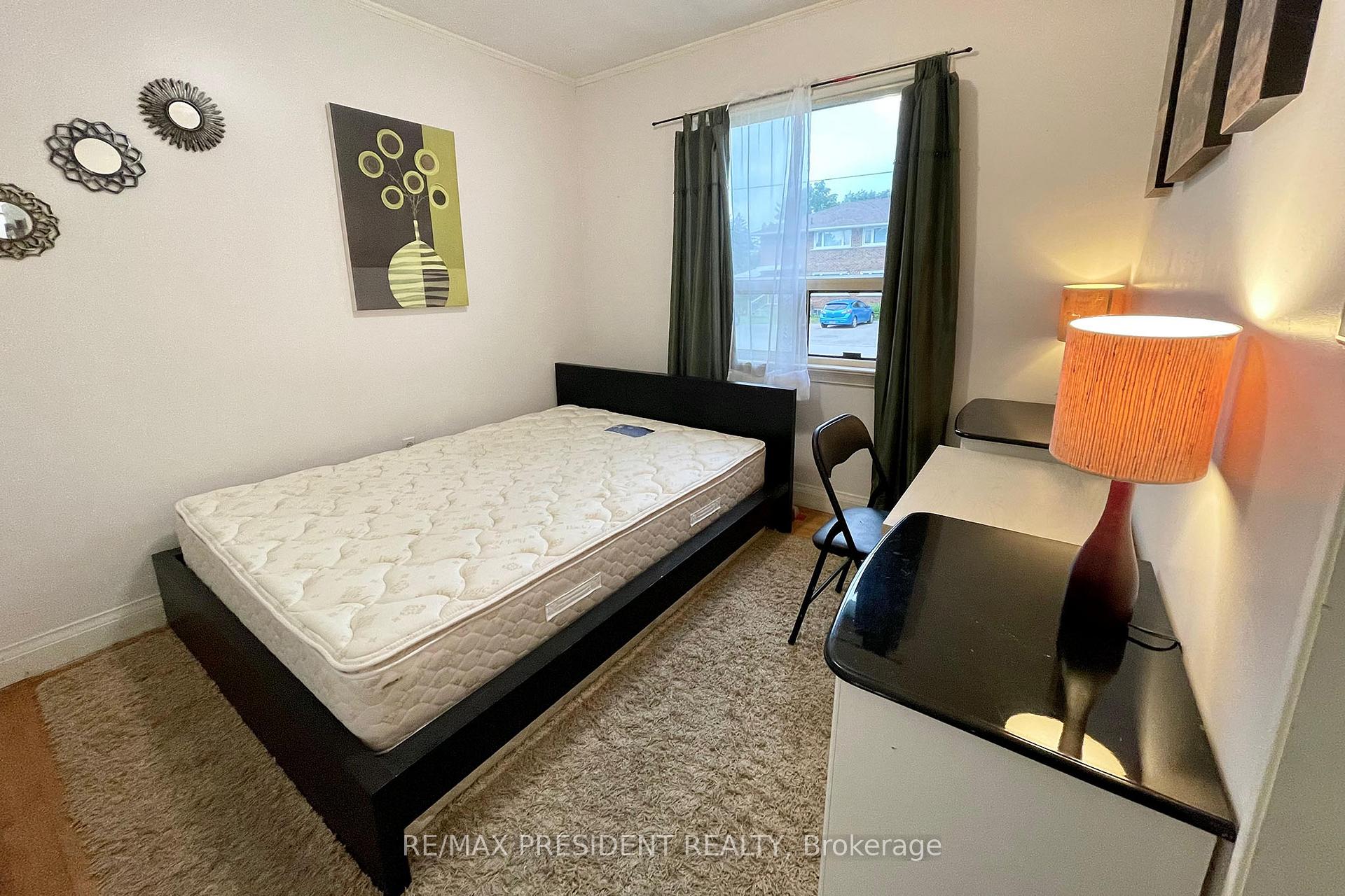 Photo 18 of 61 Royce Avenue, Brampton, Downtown Brampton — HOMEH