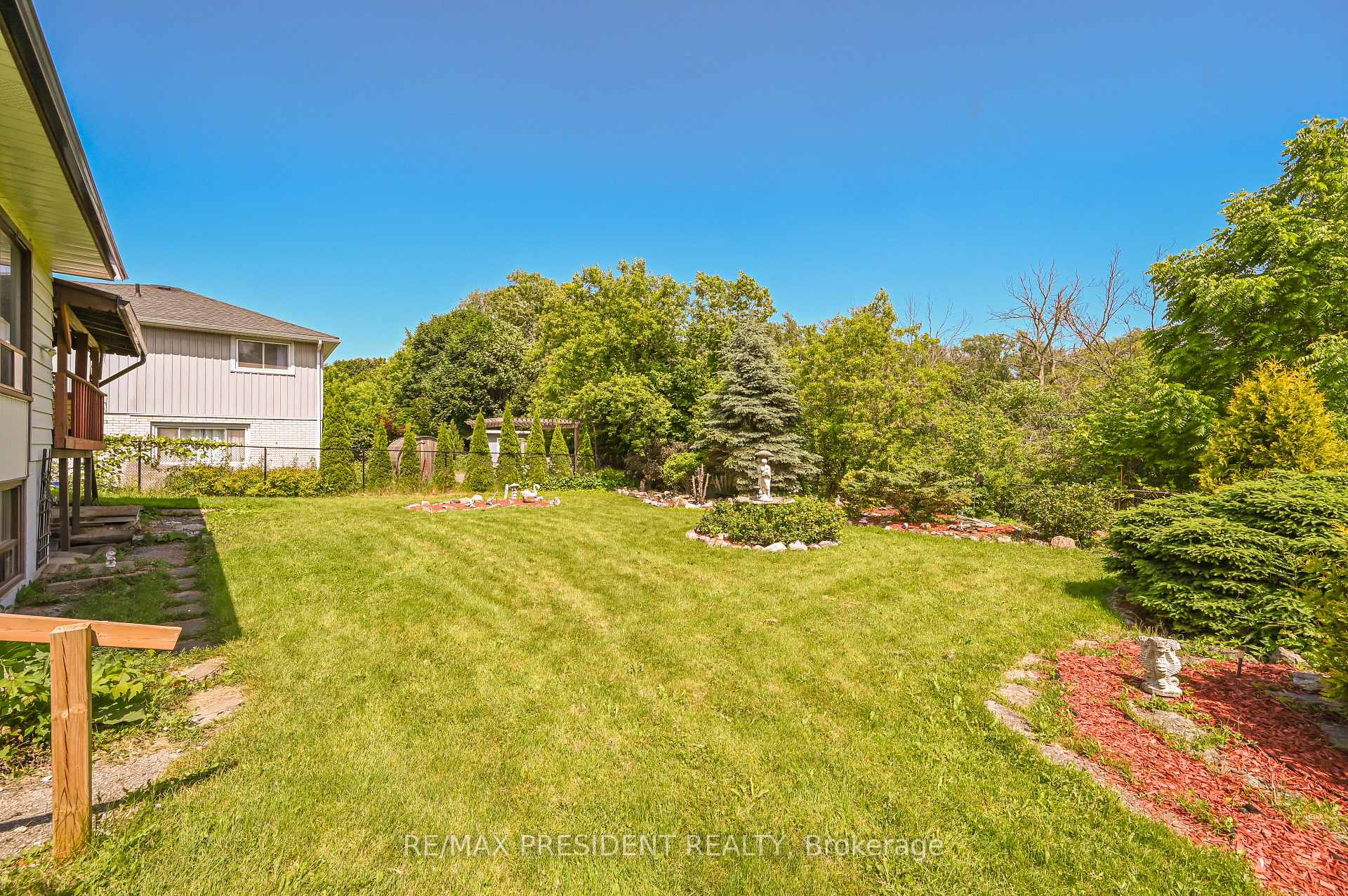 Photo 81 of 61 Royce Avenue, Brampton, Downtown Brampton — HOMEH