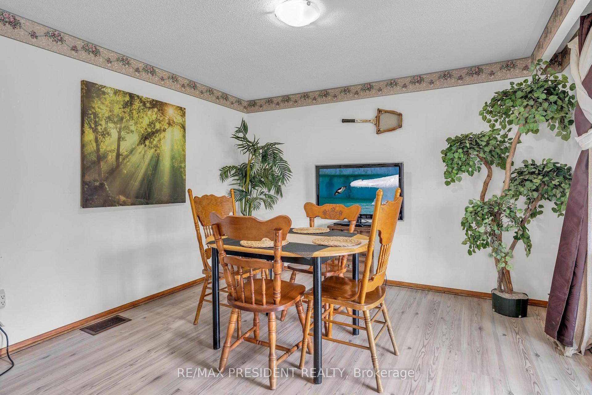 Photo 34 of 61 Royce Avenue, Brampton, Downtown Brampton — HOMEH