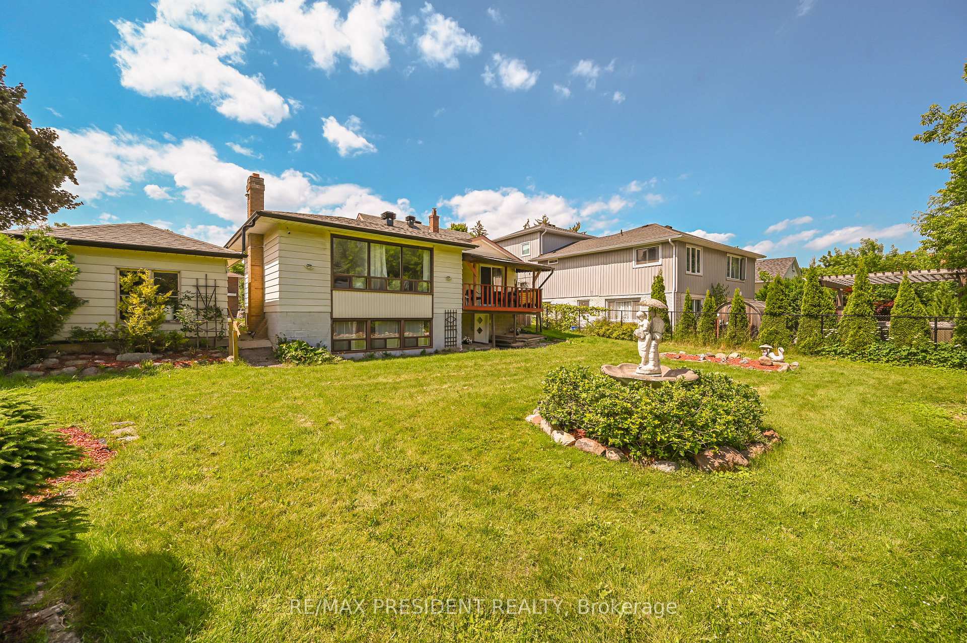 Photo 58 of 61 Royce Avenue, Brampton, Downtown Brampton — HOMEH