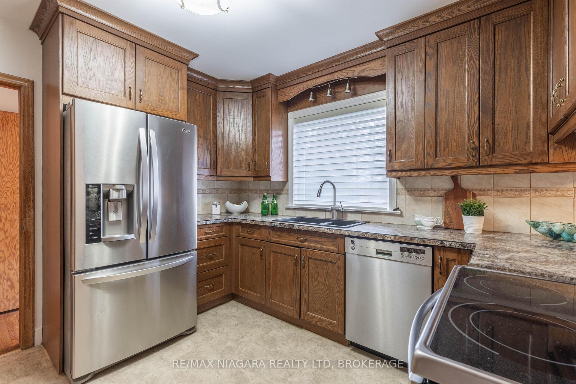 Photo 8 of 62 Masterson Drive, St. Catharines, Glendale/Glenridge — HOMEH