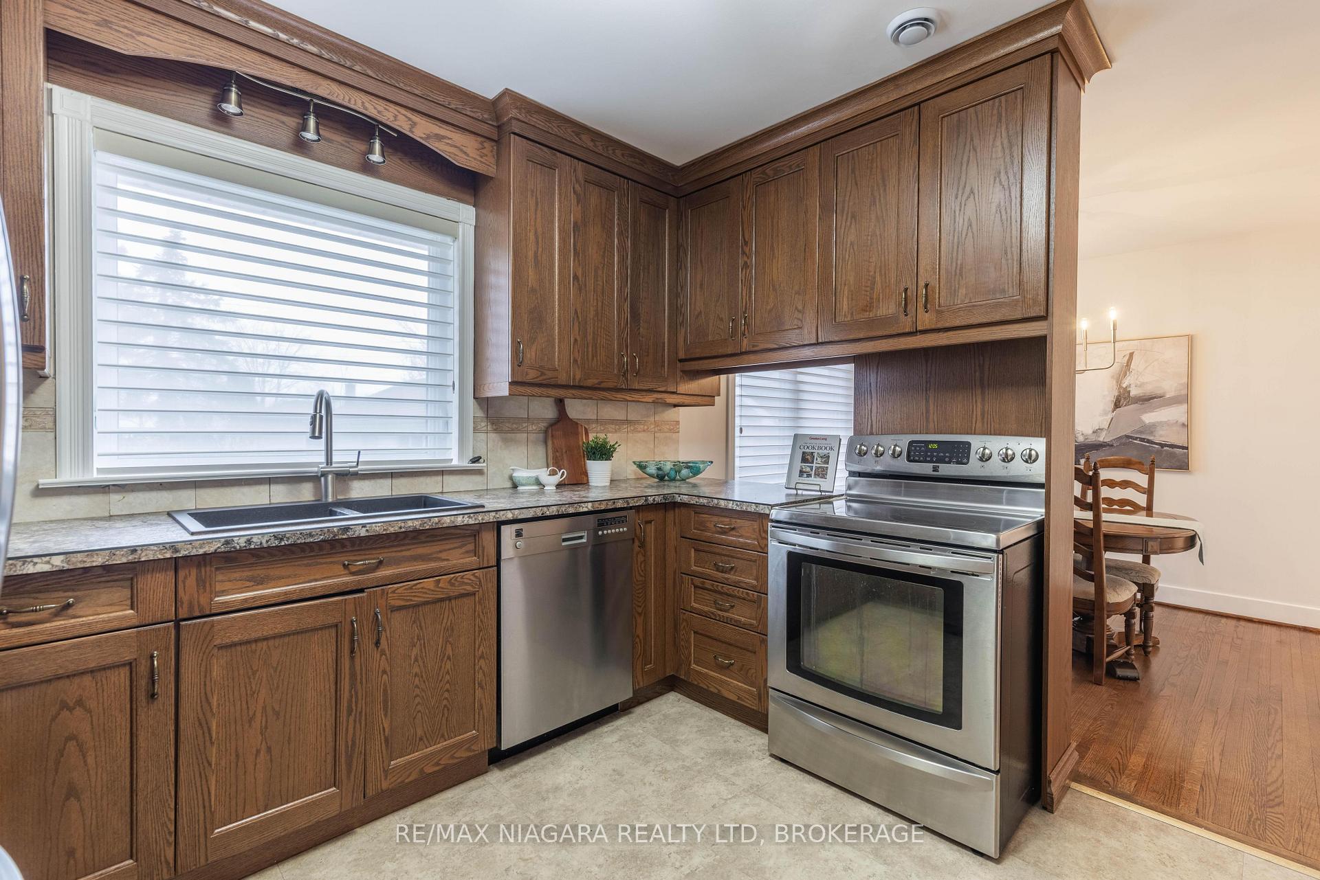 Photo 9 of 62 Masterson Drive, St. Catharines, Glendale/Glenridge — HOMEH