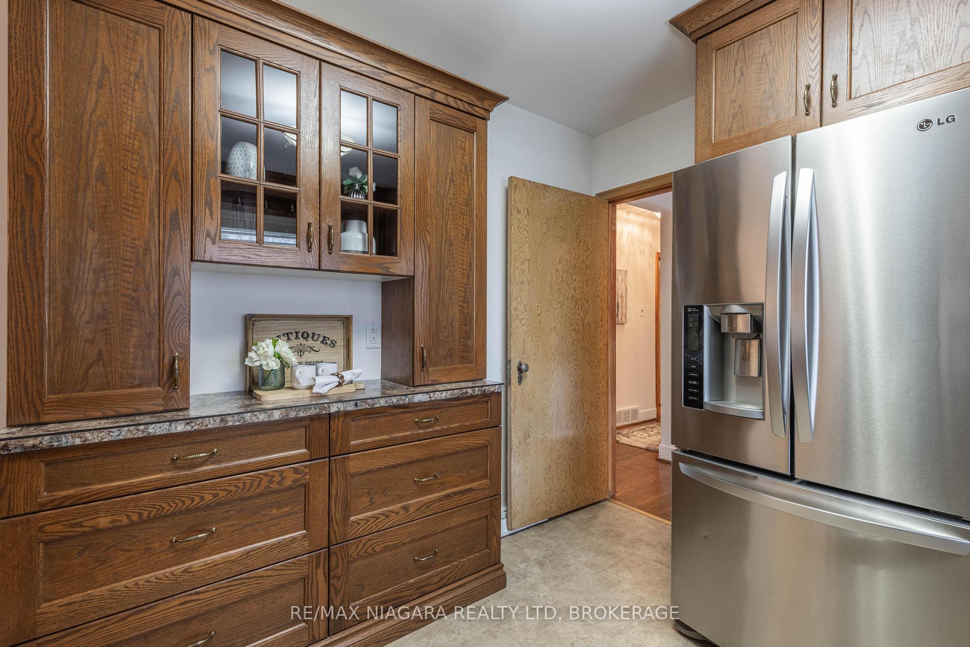 Photo 10 of 62 Masterson Drive, St. Catharines, Glendale/Glenridge — HOMEH
