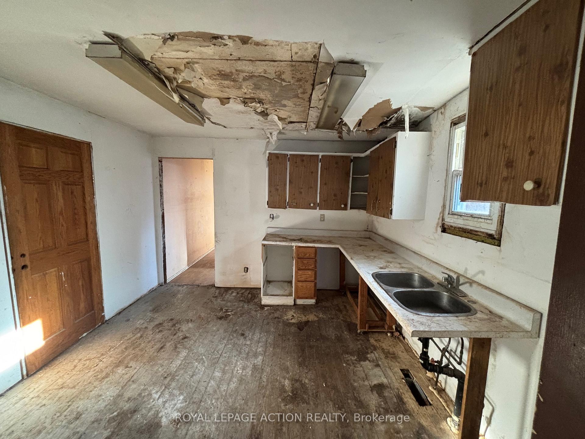 Photo 6 of 85 Wood Street E, Hamilton, North End — HOMEH